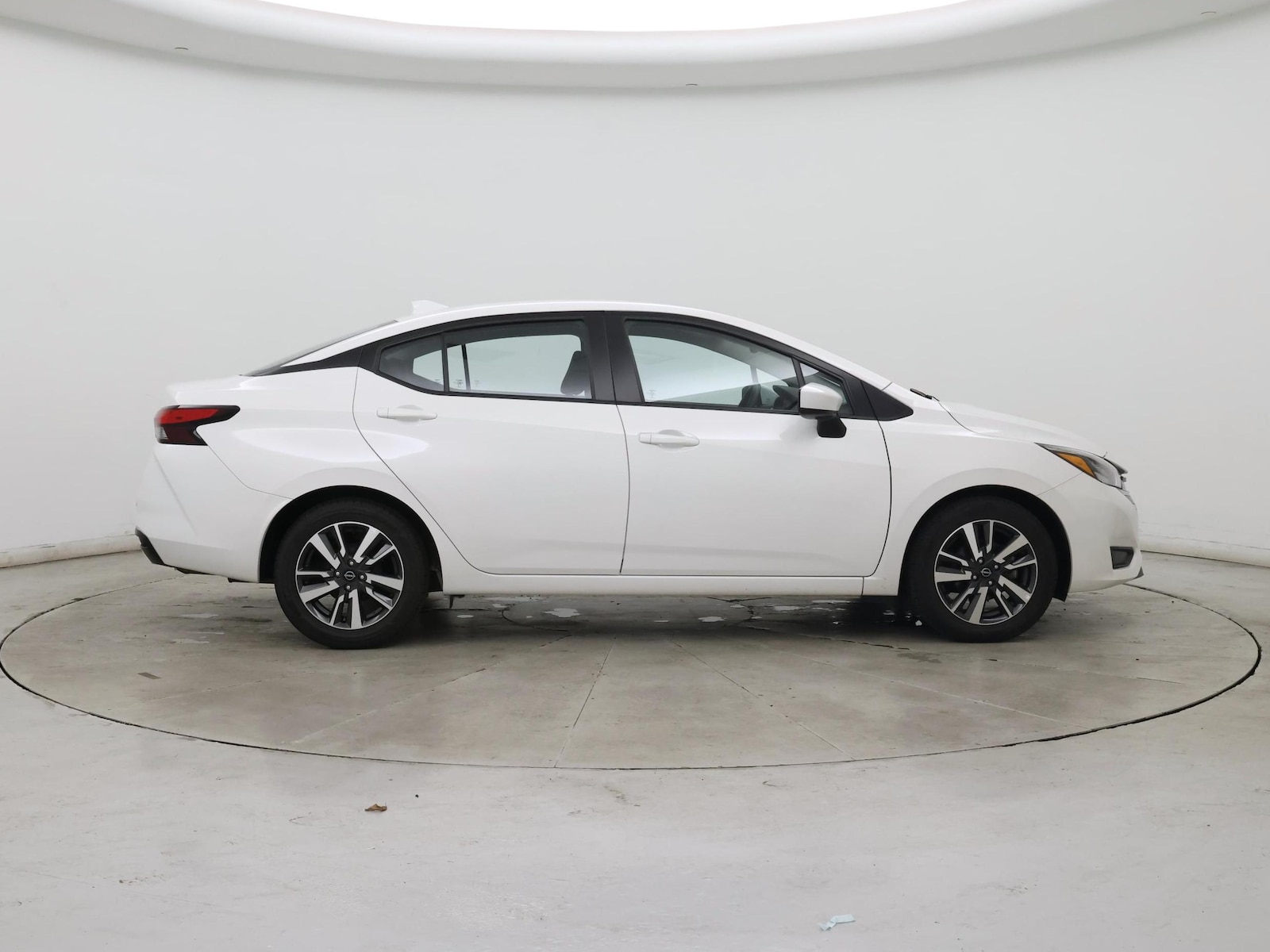 2025 Nissan Versa Sedan SV - Photo 8