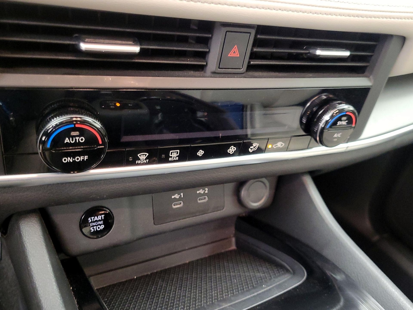 2025 Nissan Rogue SV - Photo 17