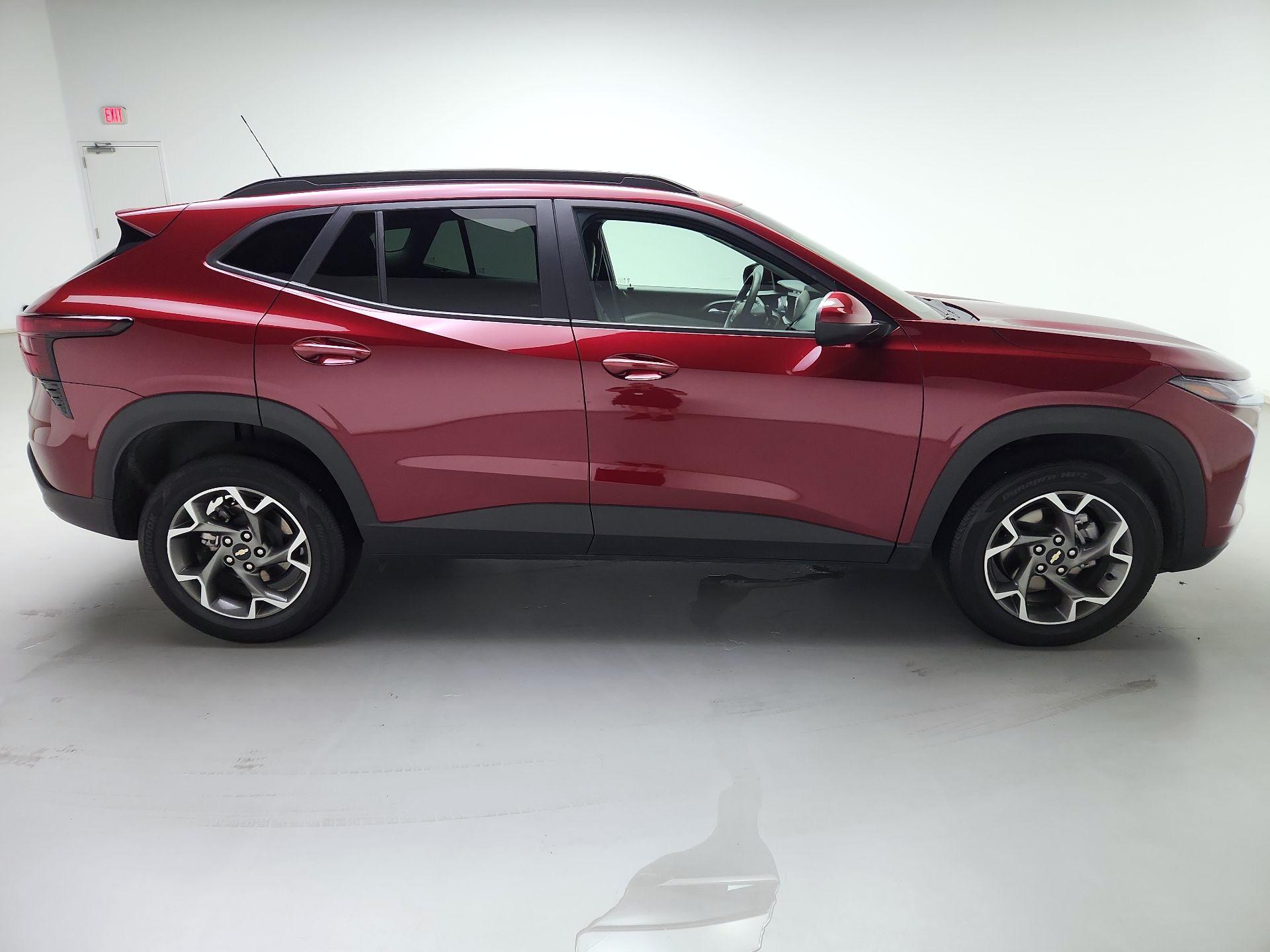 Thumbnail: 2025 Chevrolet Trax - 4