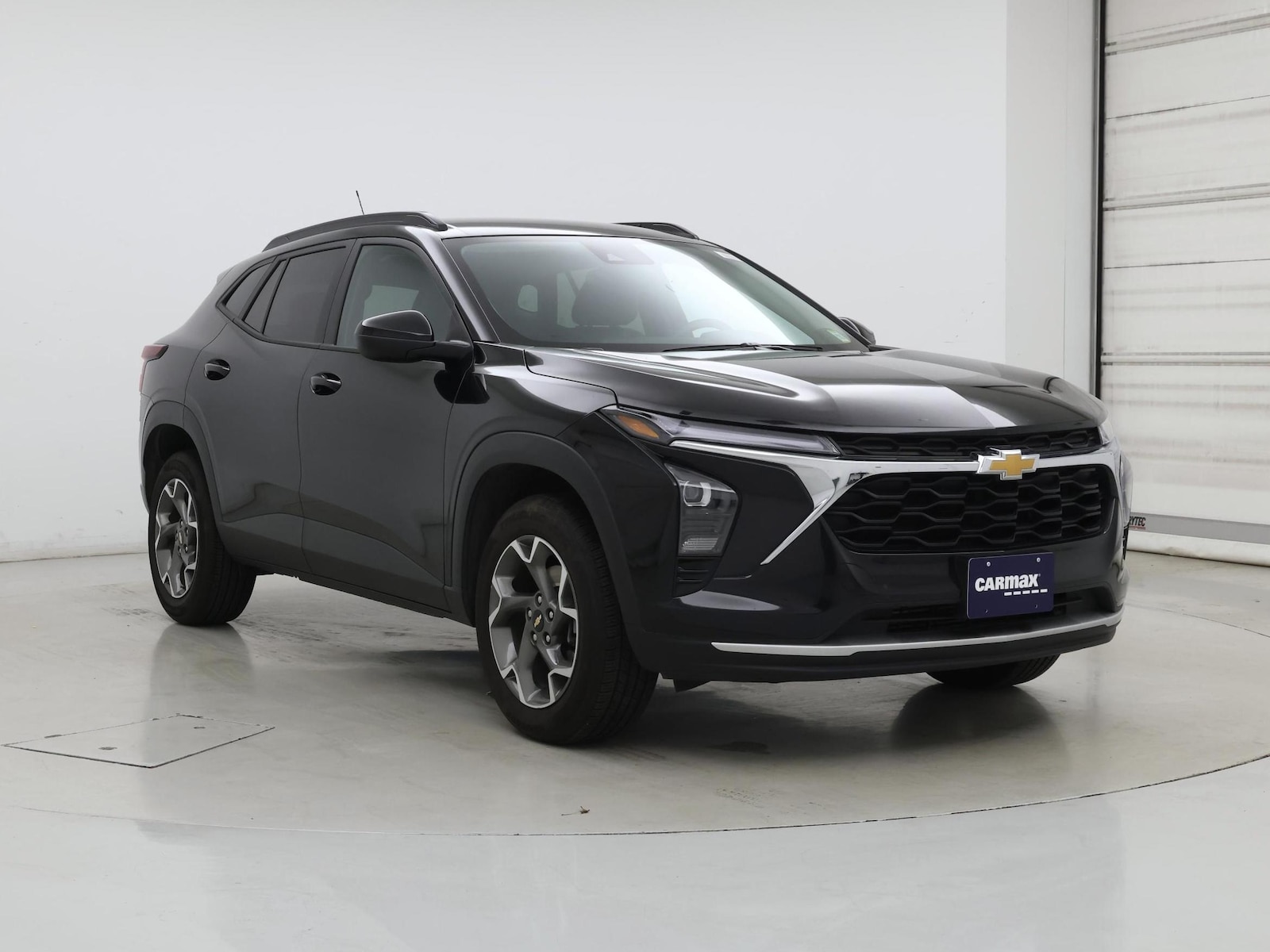 2025 Chevrolet Trax LT - Photo 2