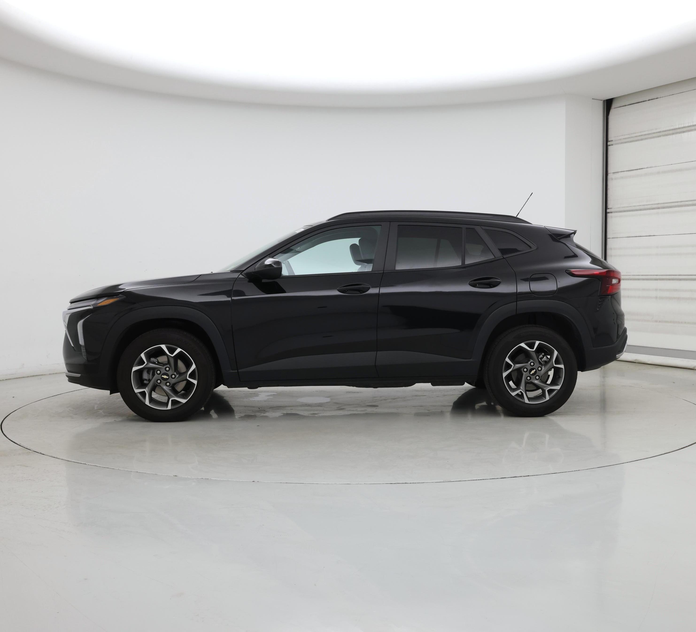 Thumbnail: 2025 Chevrolet Trax - 3