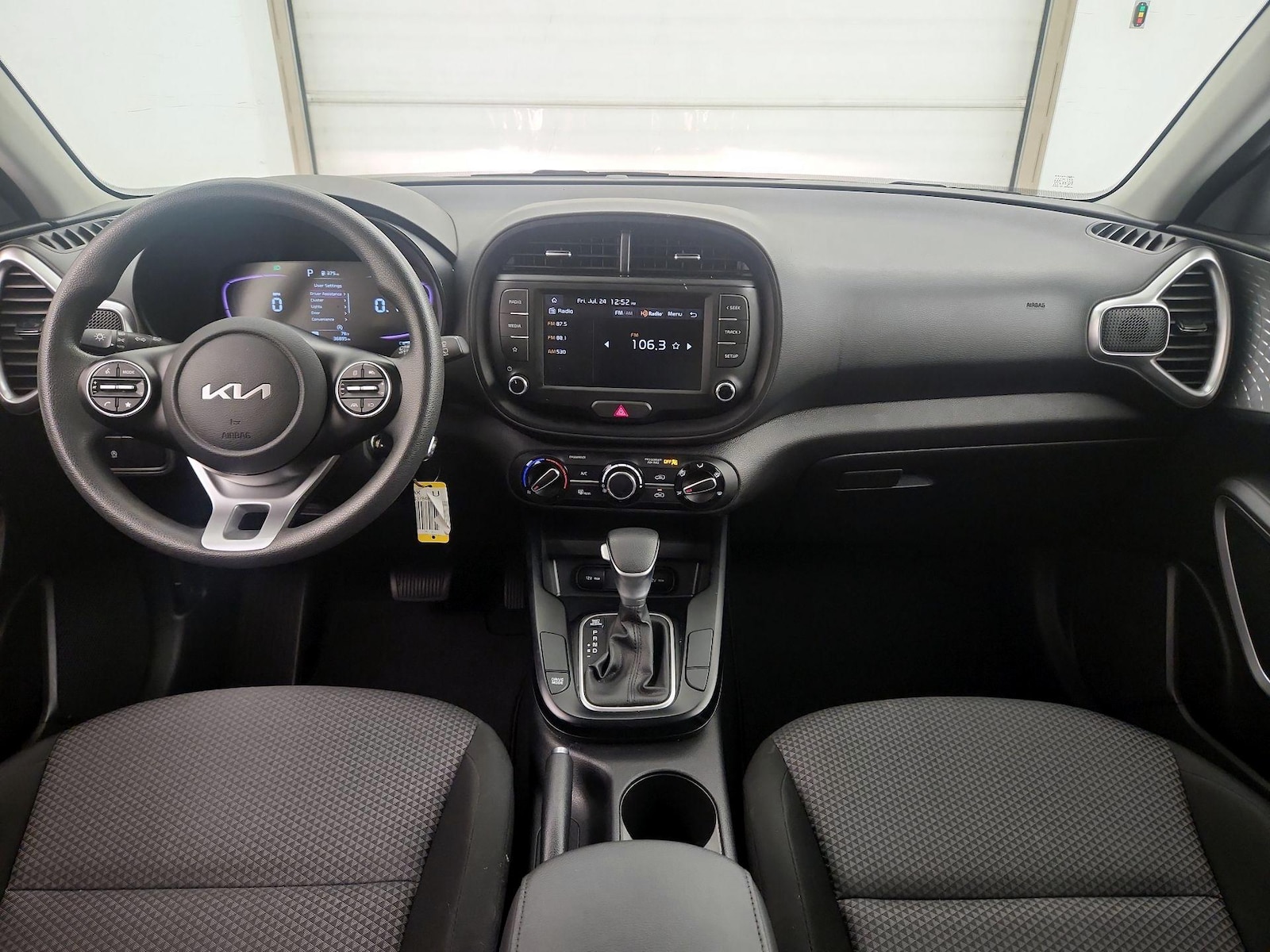 2025 Kia Soul LX - Photo 10
