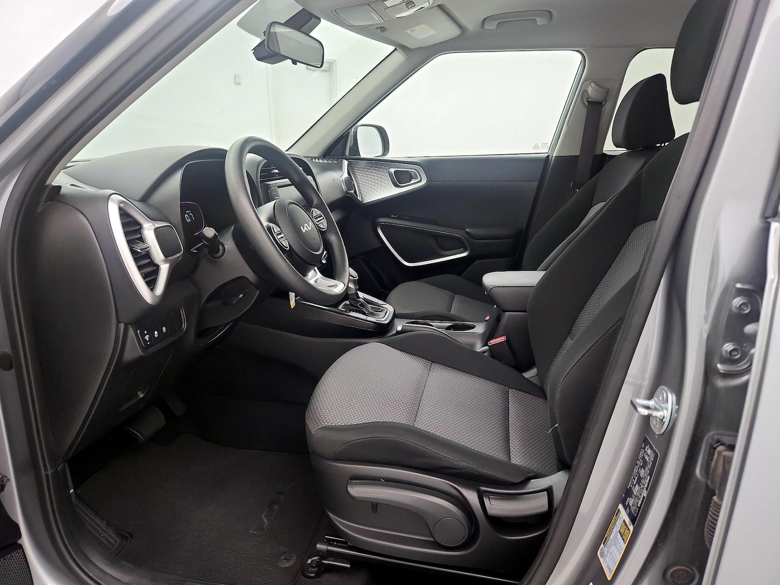 2025 Kia Soul LX - Photo 12