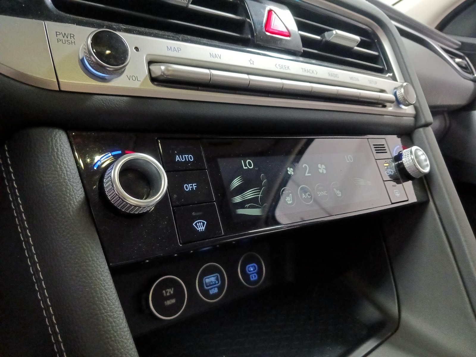 2026 GENESIS G70 Standard - Photo 17