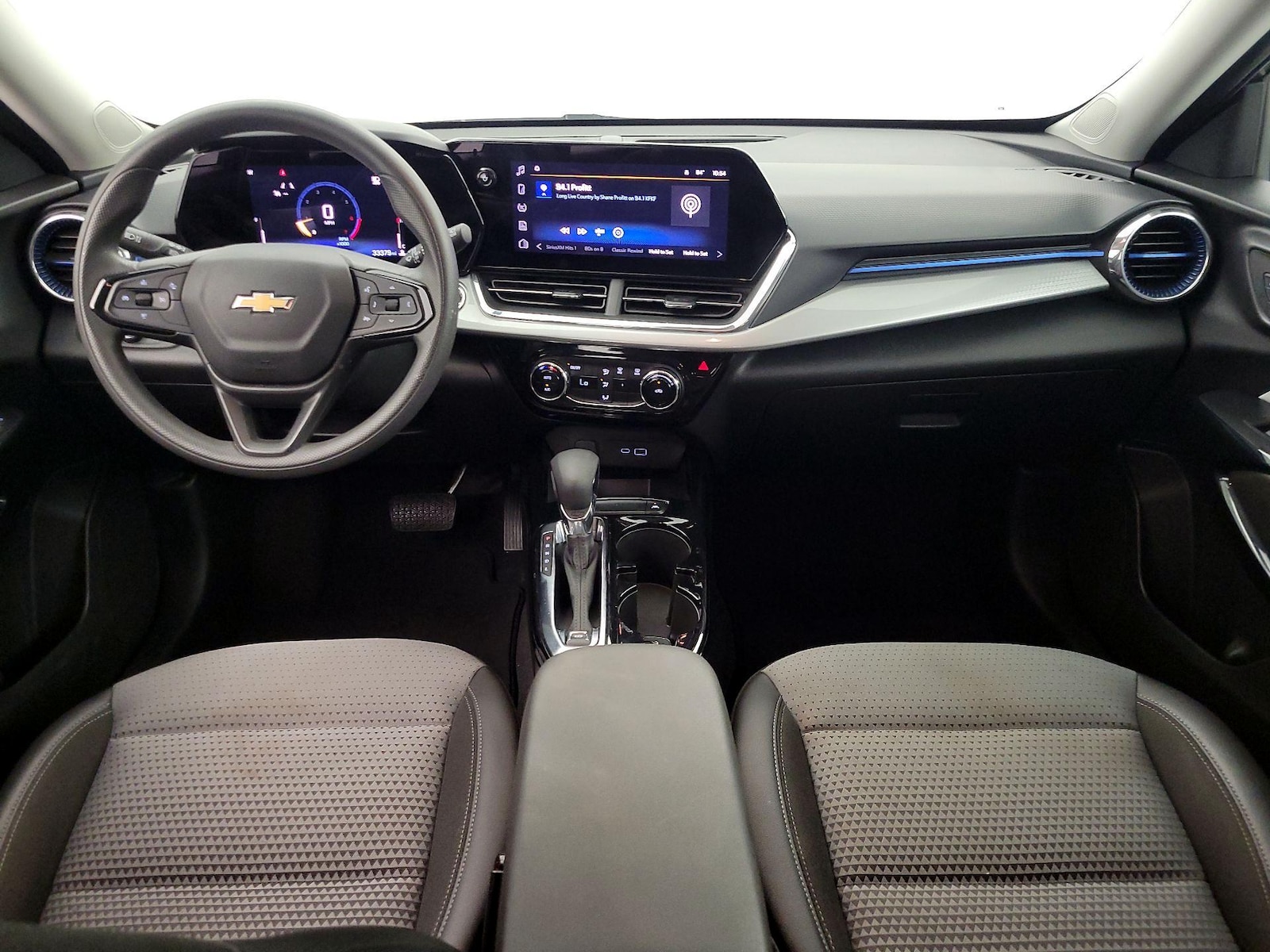 2025 Chevrolet Trax LT - Photo 10