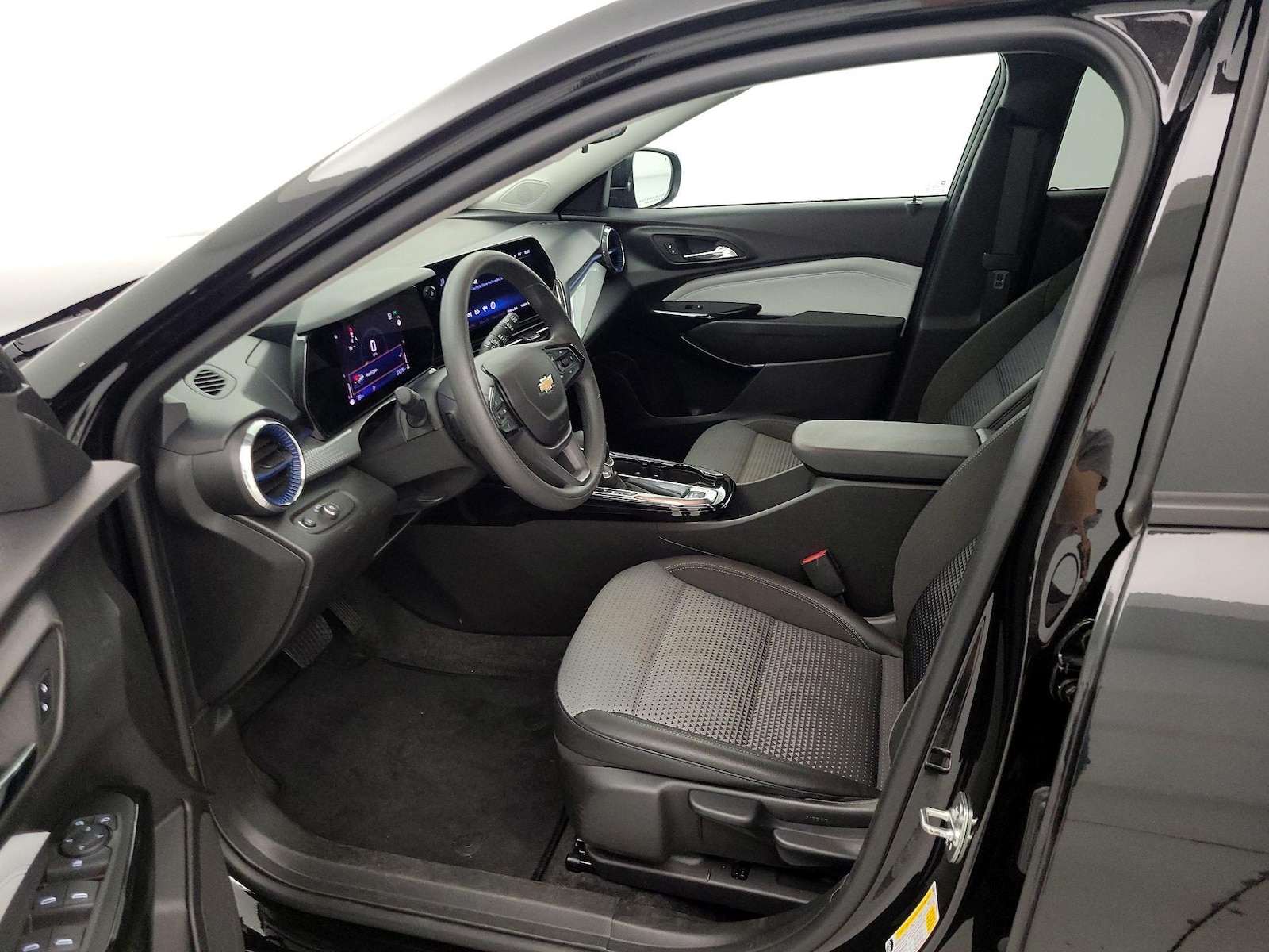 2025 Chevrolet Trax LT - Photo 12