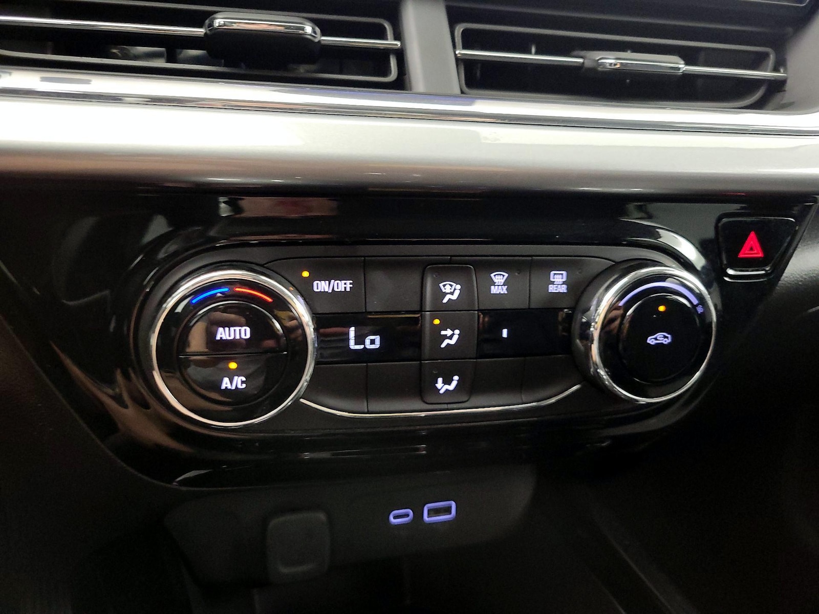 2025 Chevrolet Trax LT - Photo 17