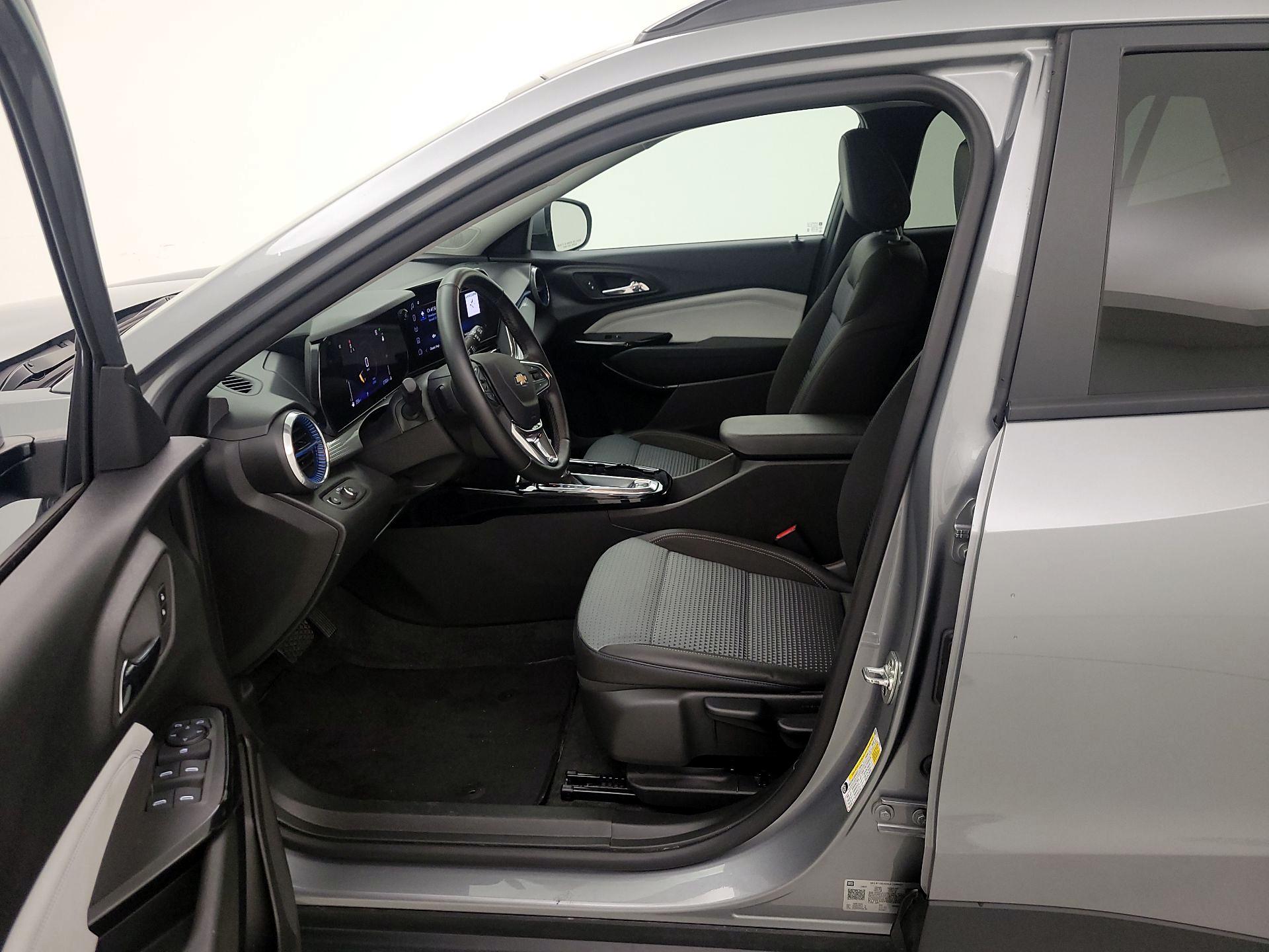 Thumbnail: 2025 Chevrolet Trax - 11