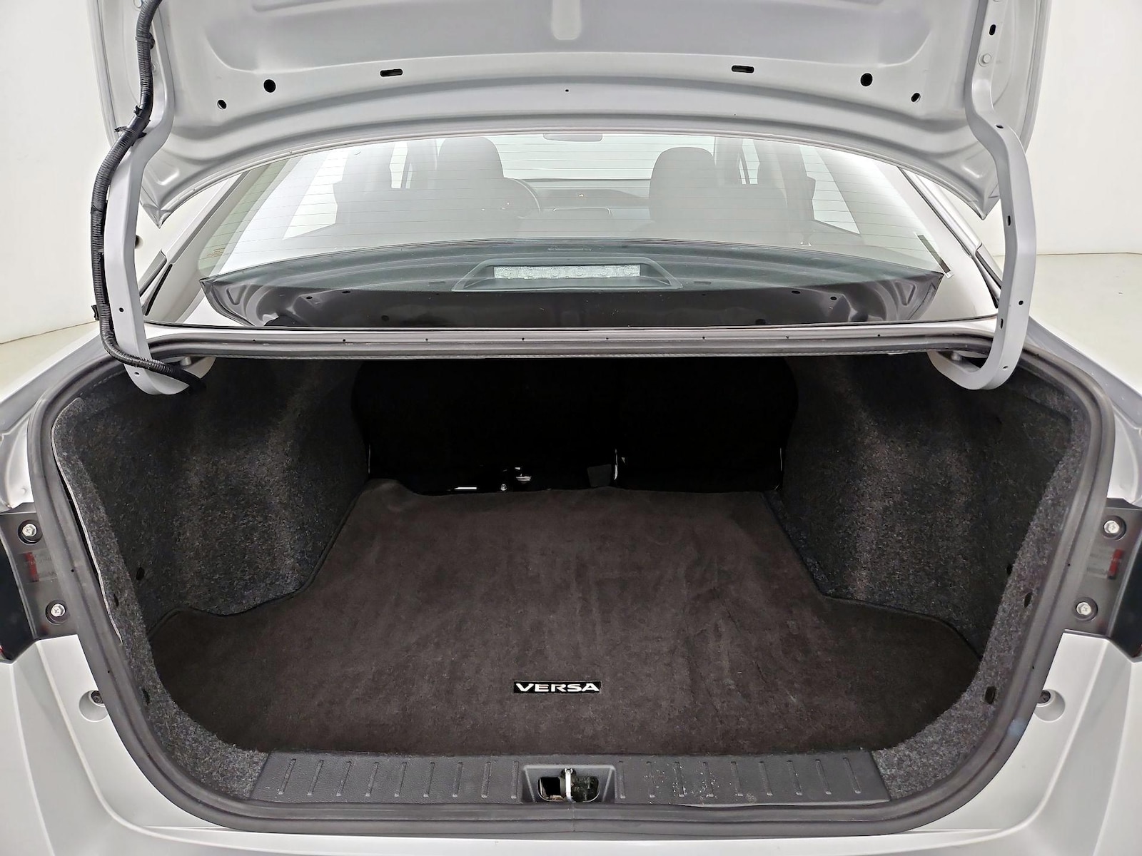 2025 Nissan Versa Sedan SV - Photo 20