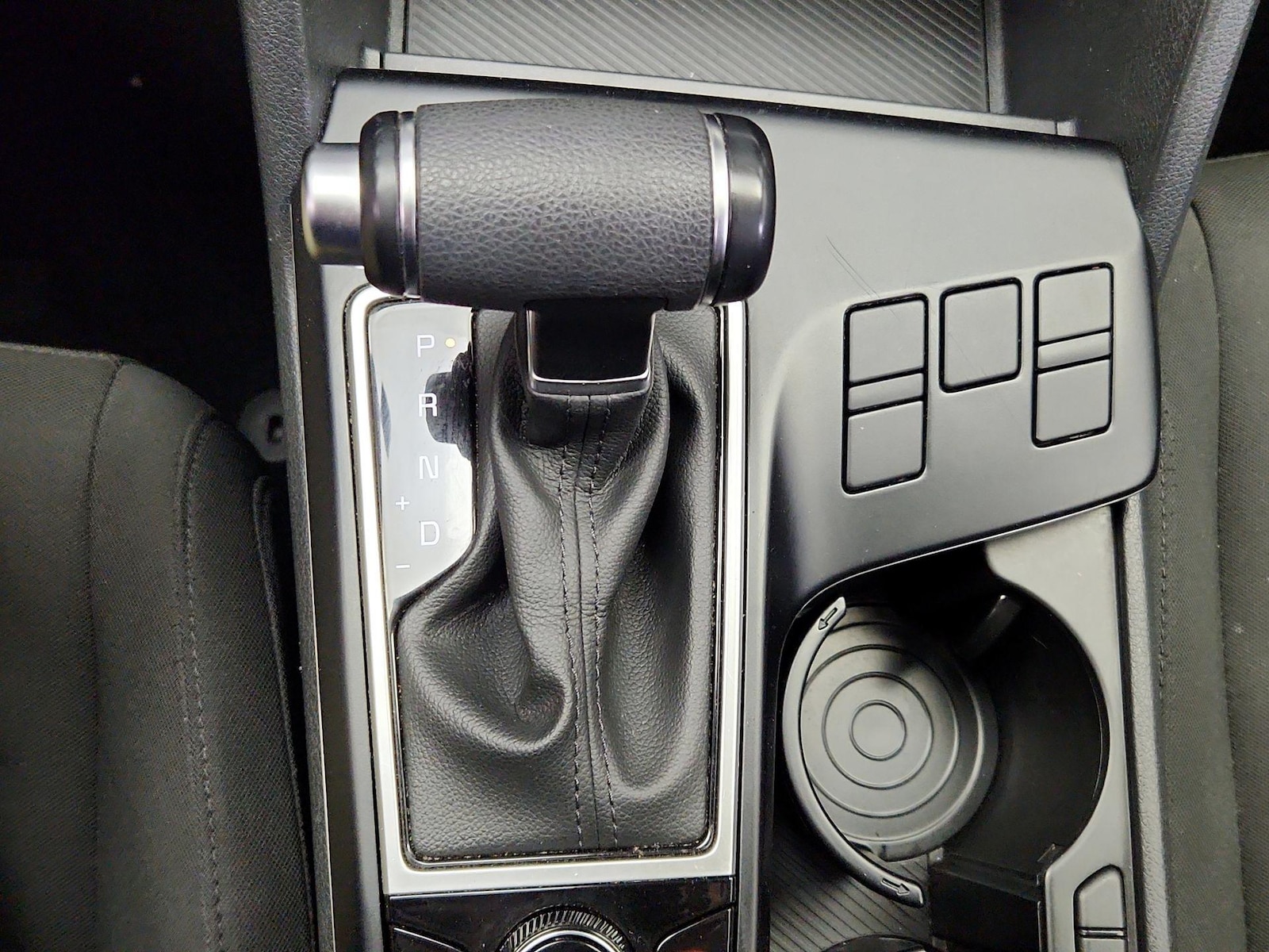 2025 Kia Sportage LX - Photo 18