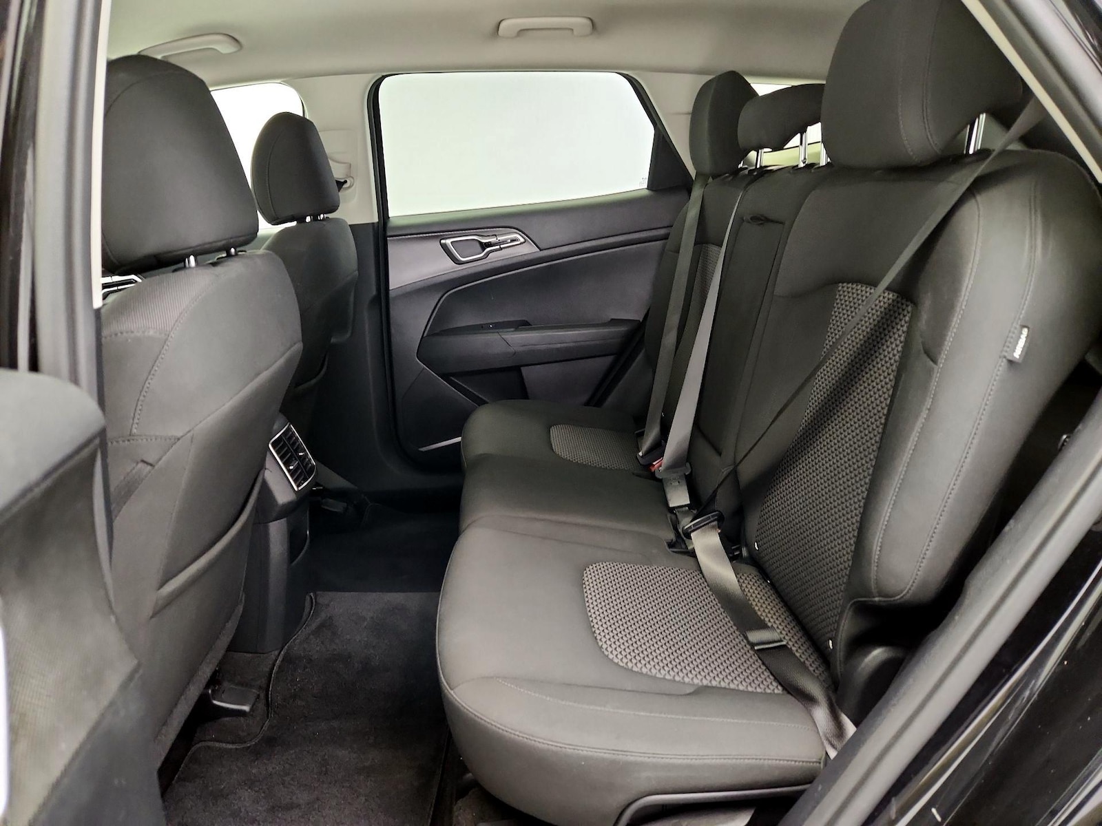 2025 Kia Sportage LX - Photo 20