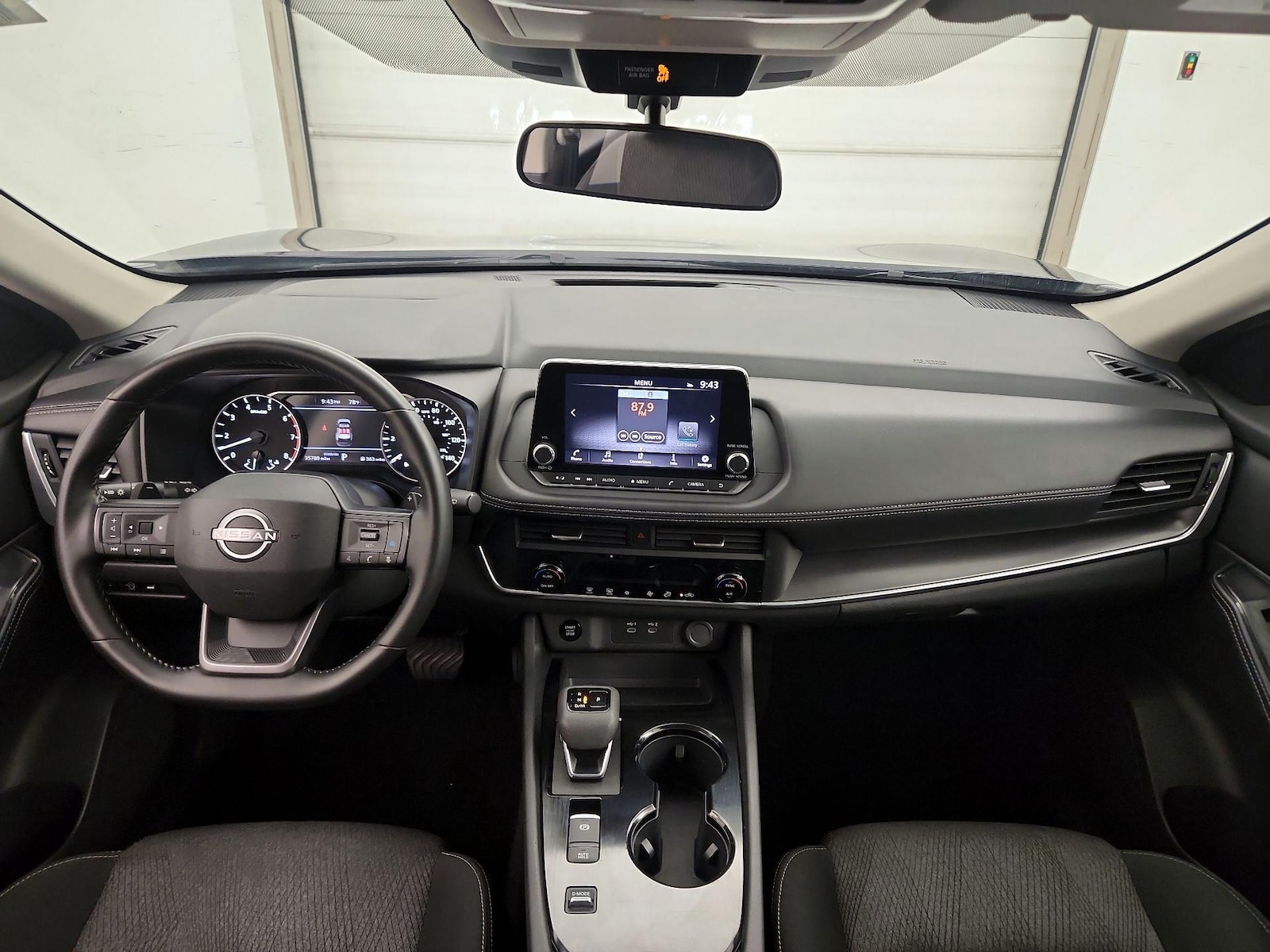 2025 Nissan Rogue SV - Photo 10