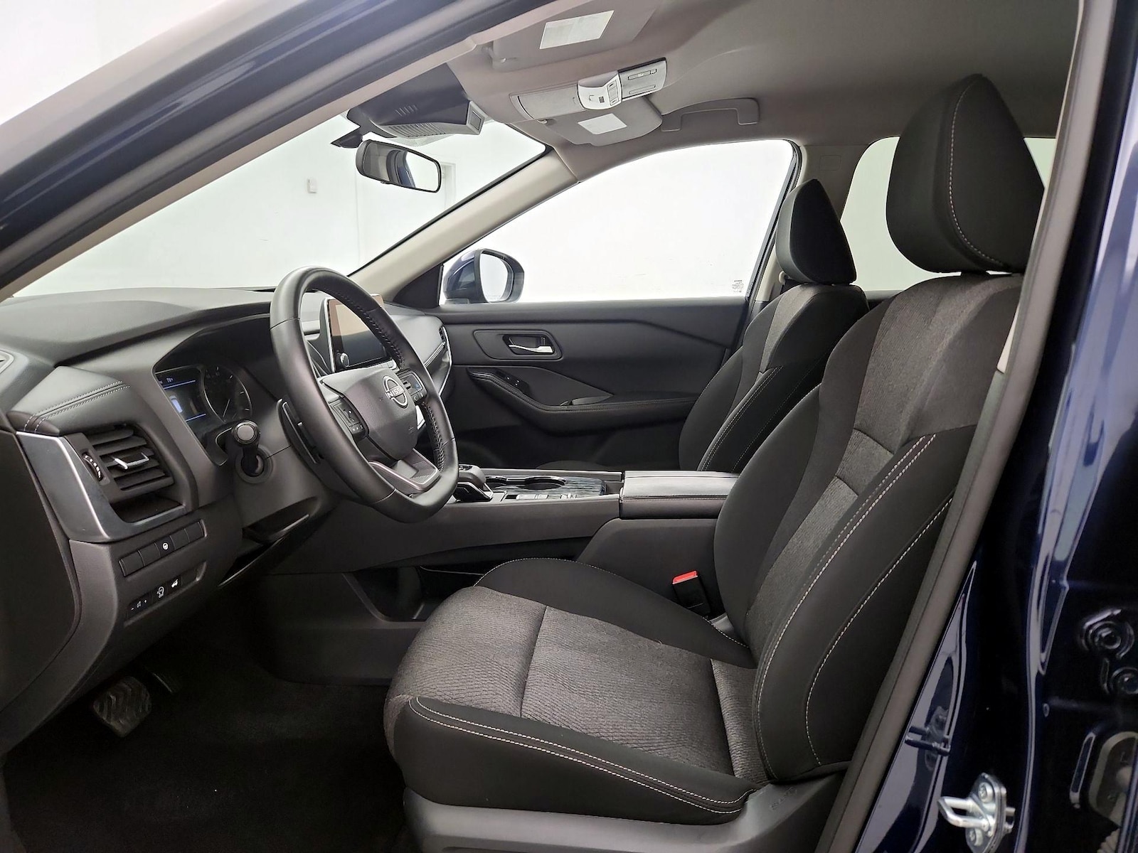 2025 Nissan Rogue SV - Photo 12