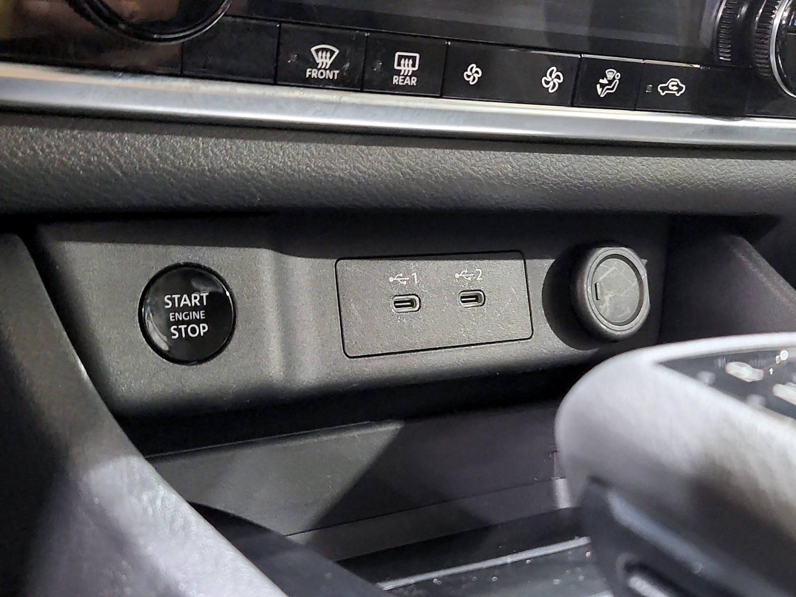 2025 Nissan Rogue SV - Photo 19