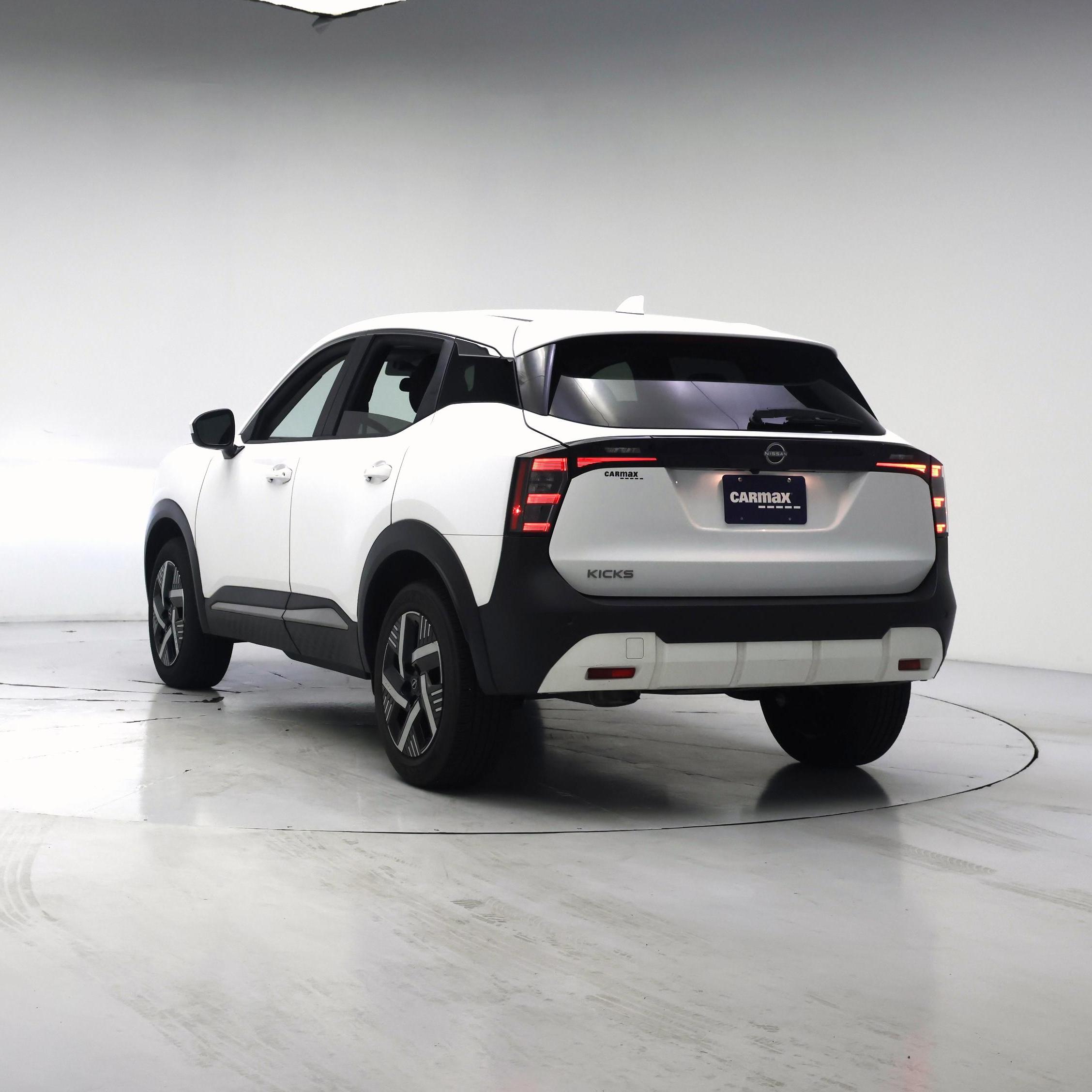 Thumbnail: 2025 Nissan Kicks - 2