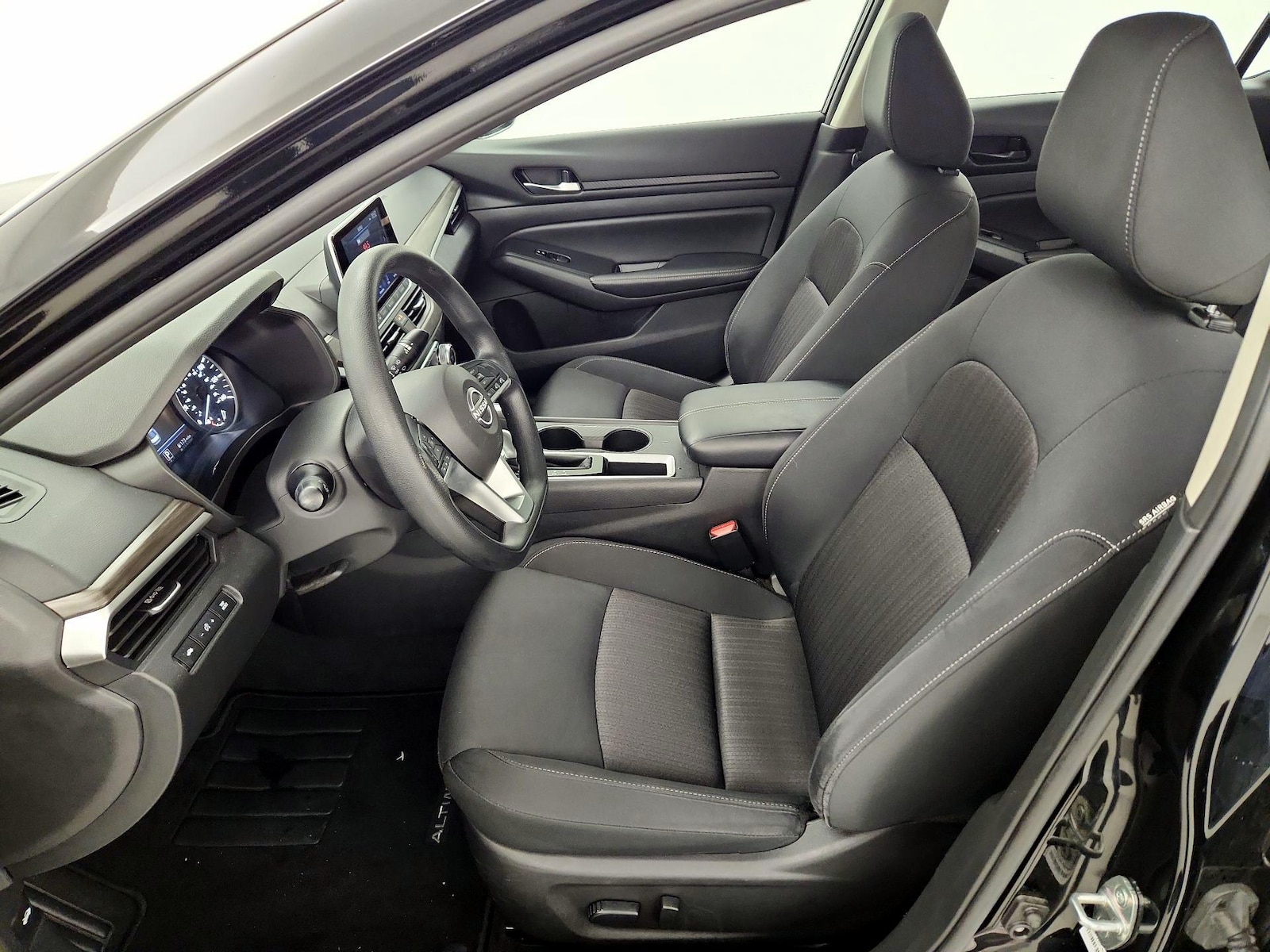 2025 Nissan Altima SV - Photo 12