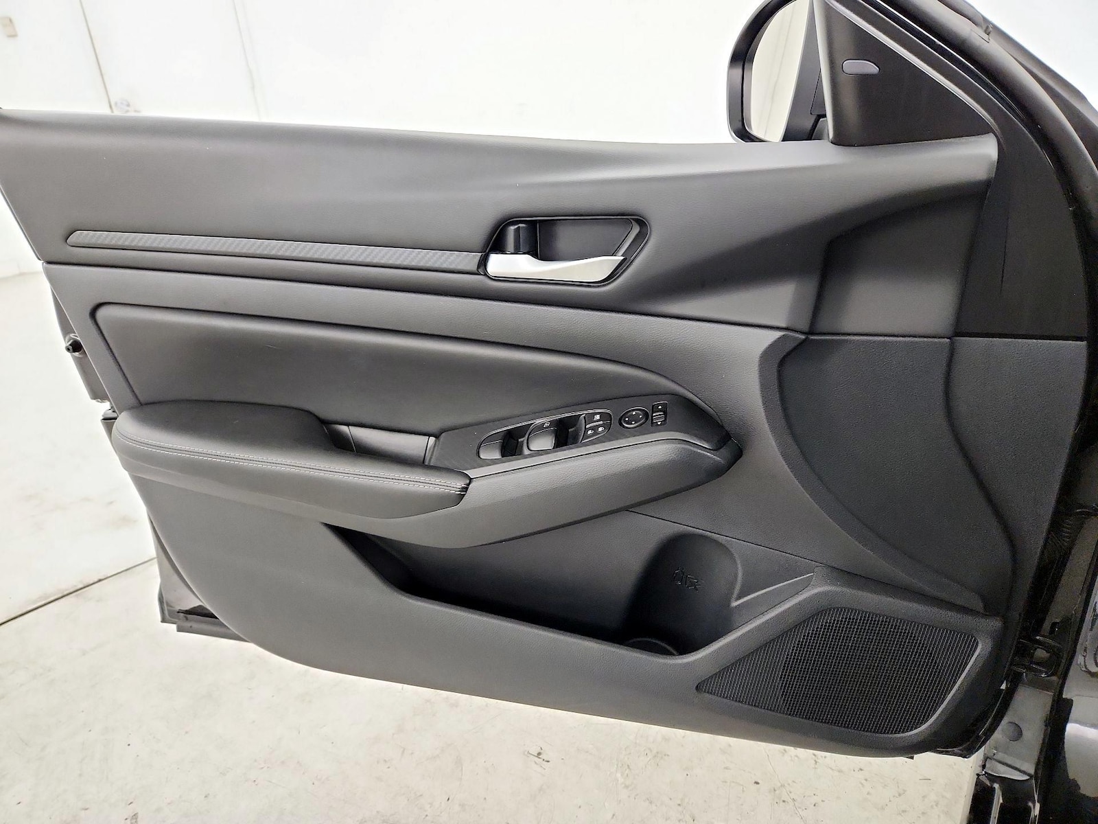 2025 Nissan Altima SV - Photo 13