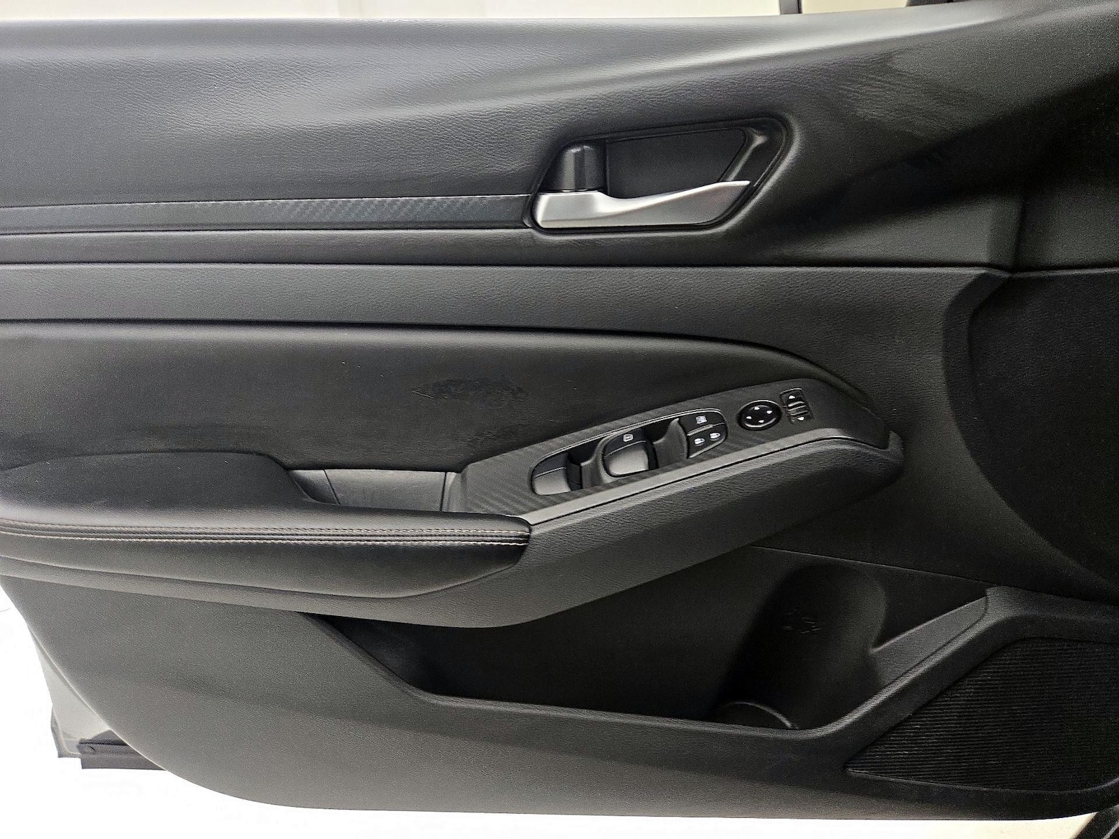 2025 Nissan Altima SV - Photo 13