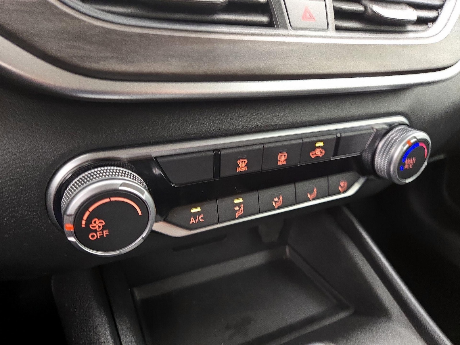 2025 Nissan Altima SV - Photo 17