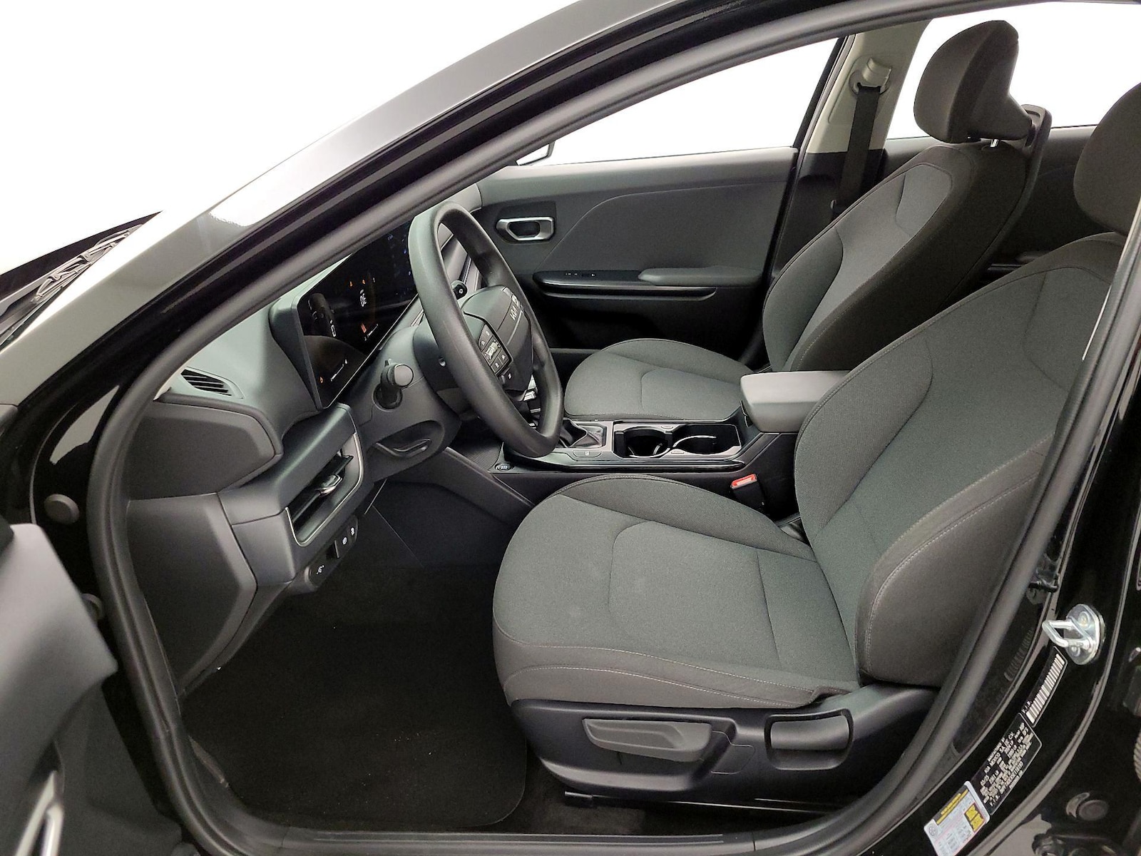 2025 Kia K4 LXS - Photo 12