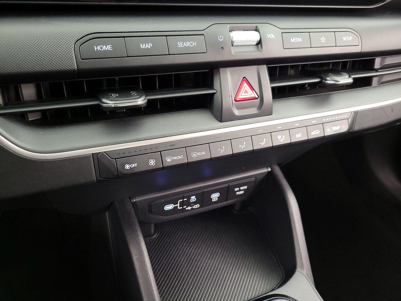 2025 Kia K4 LXS - Photo 17