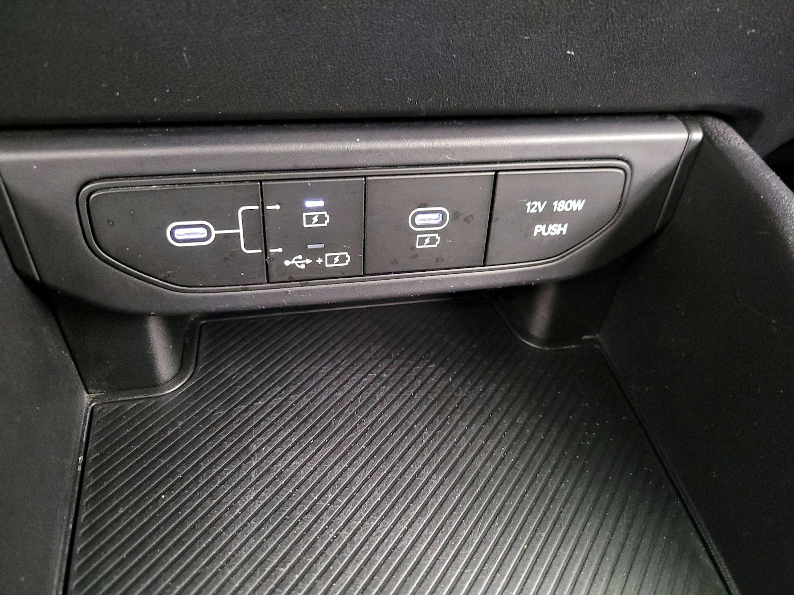 2025 Kia K4 LXS - Photo 19
