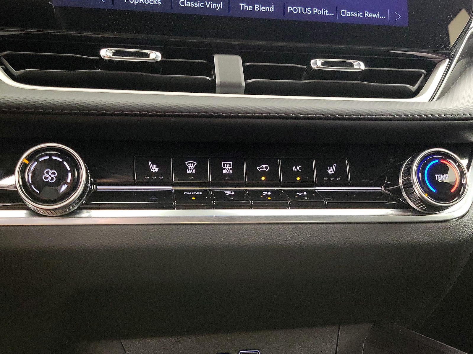 2025 Chevrolet Equinox LT - Photo 17