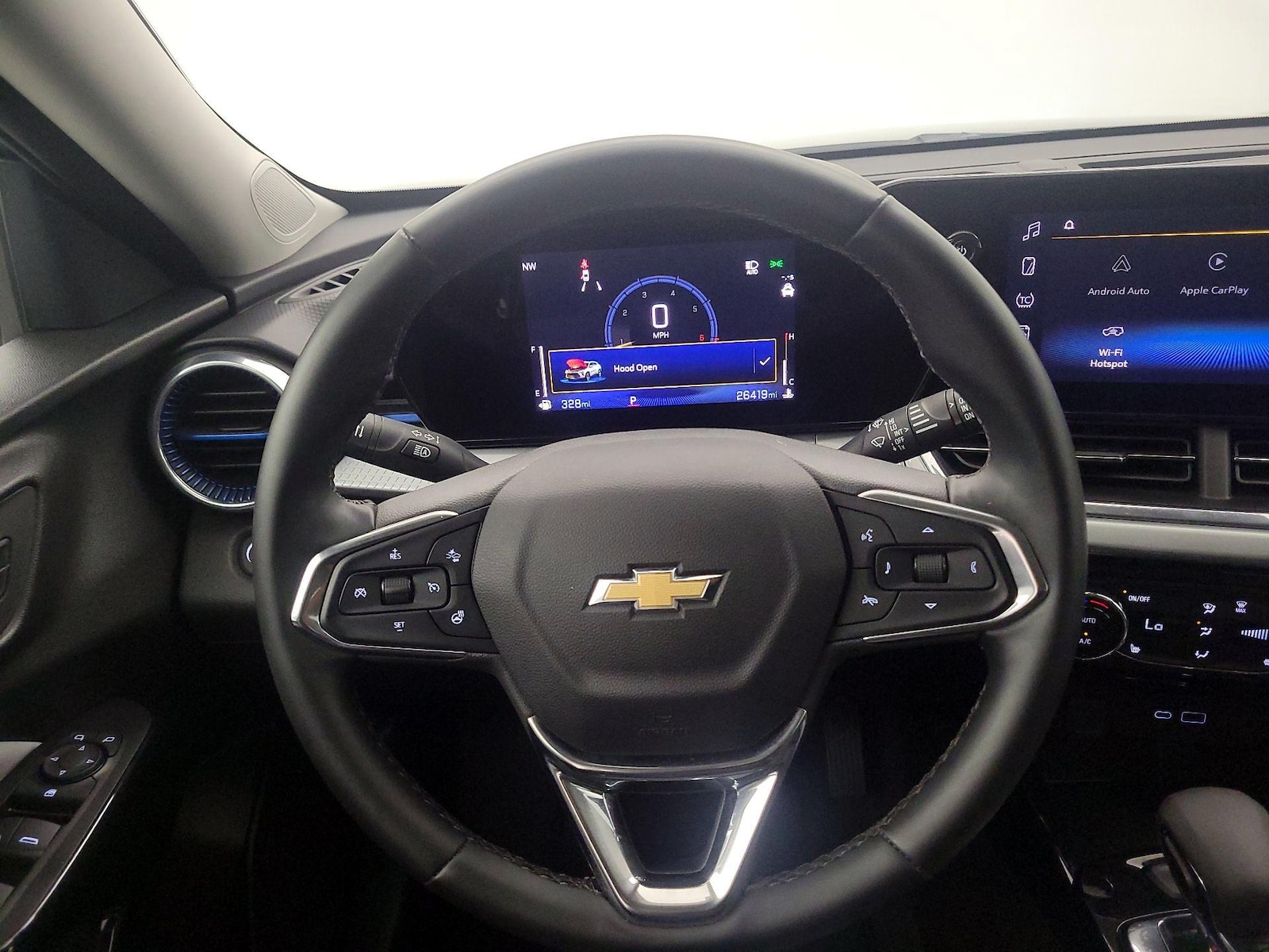 2025 Chevrolet Trax LT - Photo 11