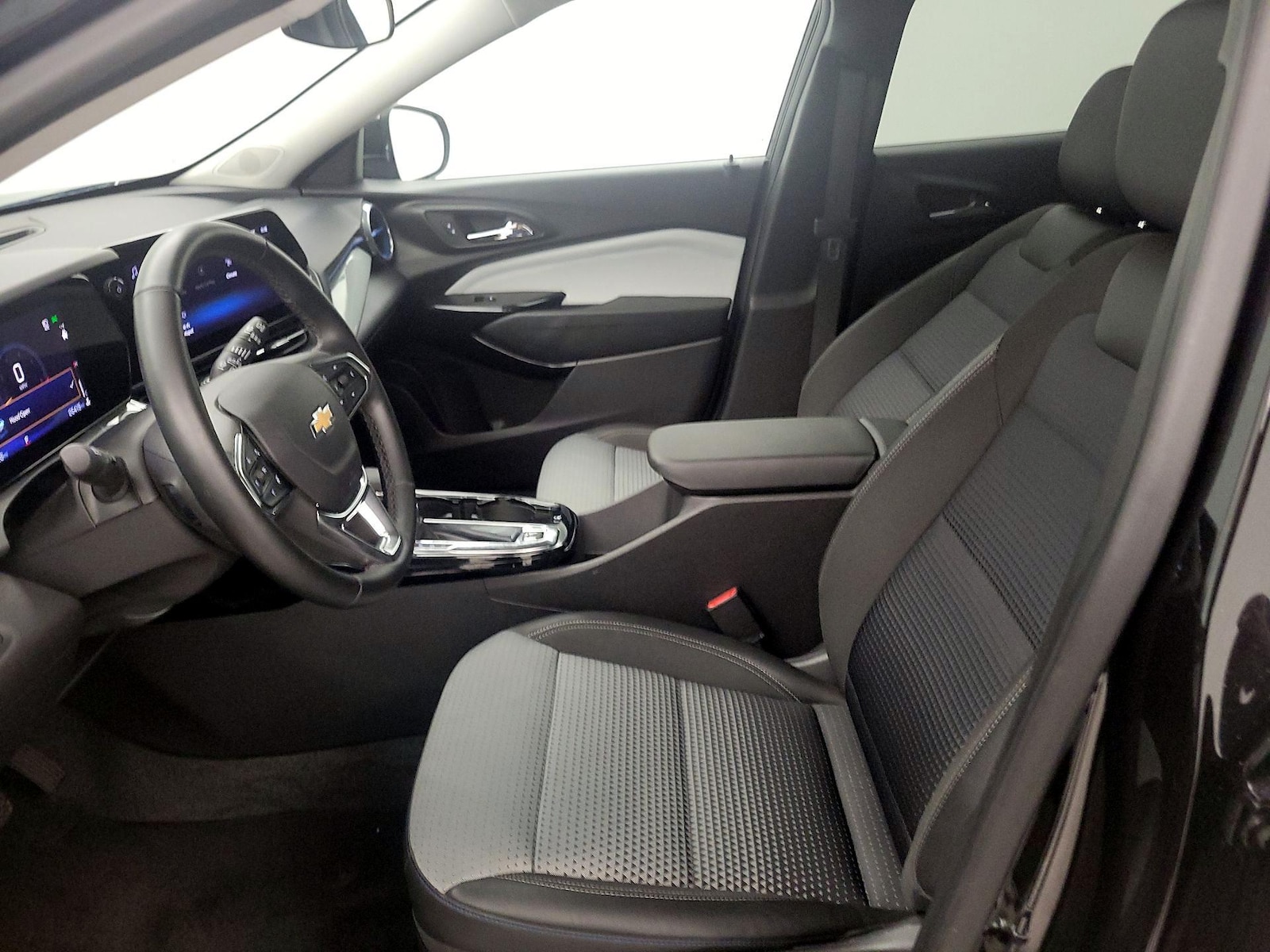 2025 Chevrolet Trax LT - Photo 12