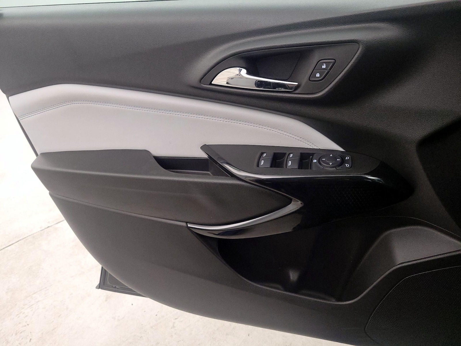 2025 Chevrolet Trax LT - Photo 13