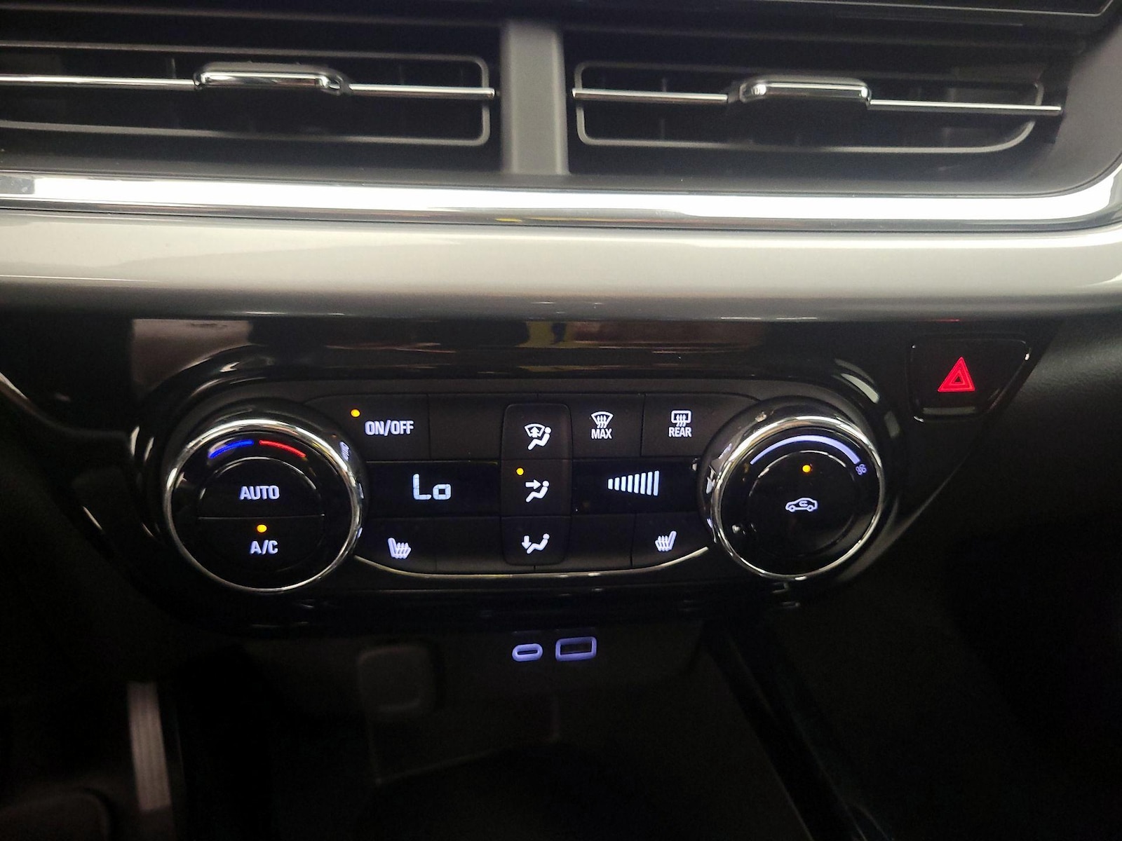 2025 Chevrolet Trax LT - Photo 17