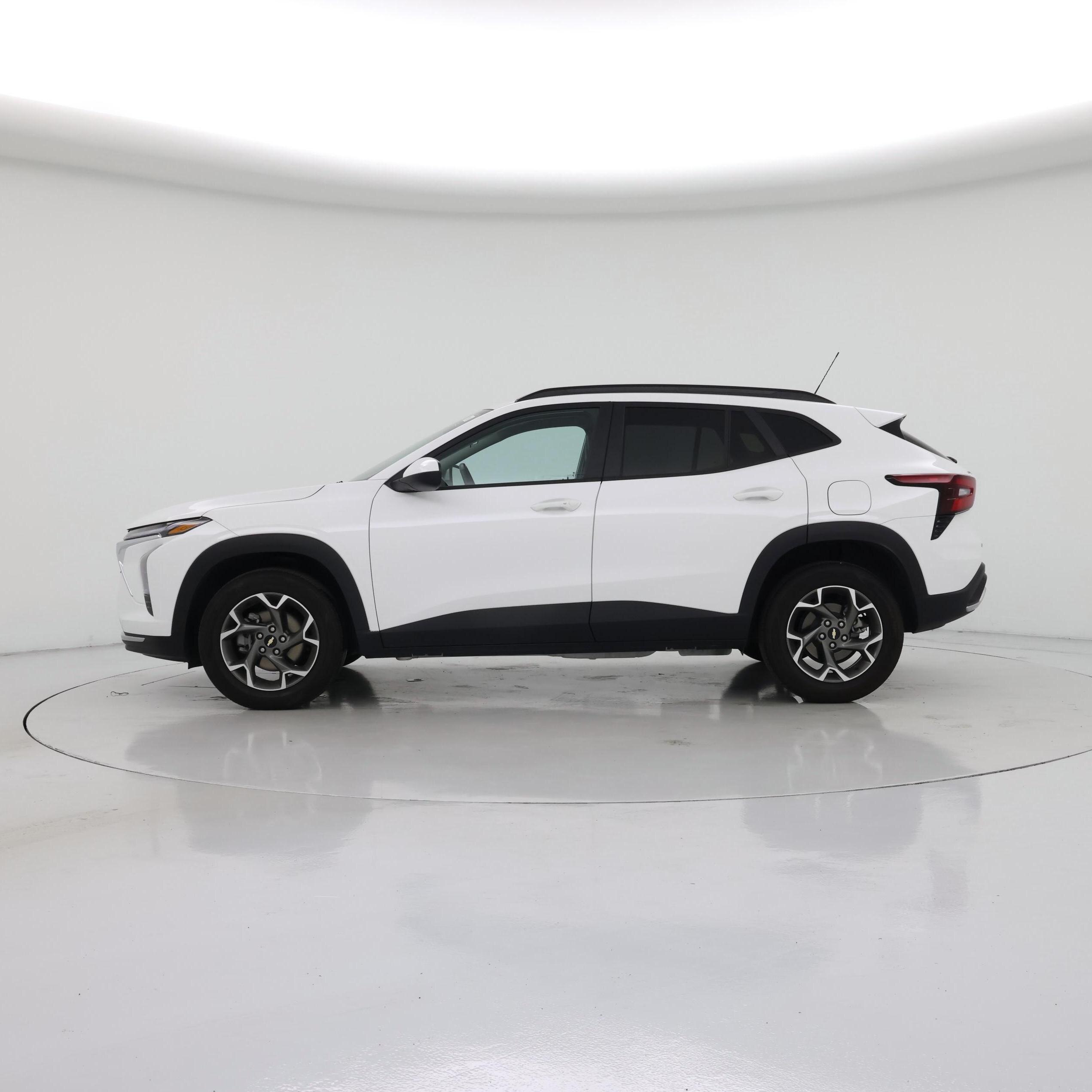 Thumbnail: 2025 Chevrolet Trax - 3