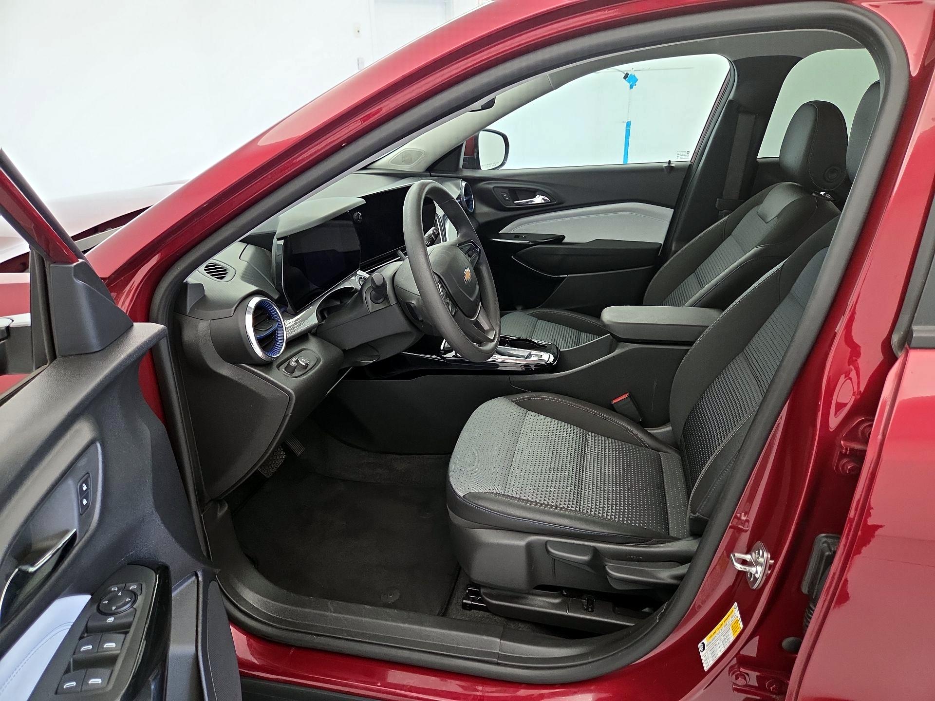 Thumbnail: 2025 Chevrolet Trax - 11