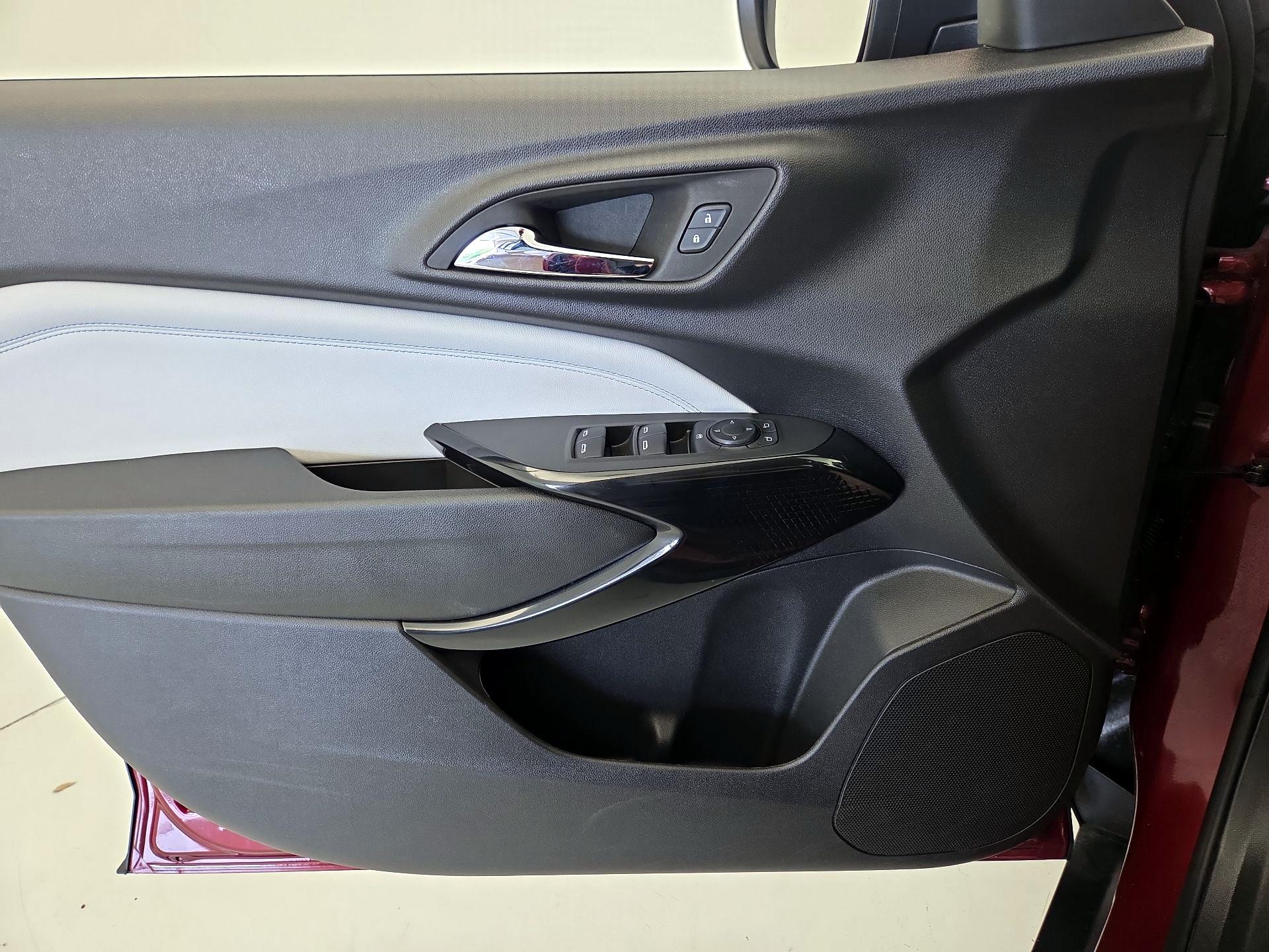 Thumbnail: 2025 Chevrolet Trax - 12
