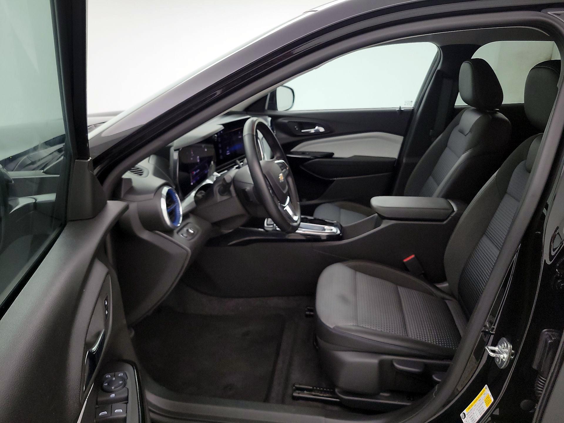 Thumbnail: 2025 Chevrolet Trax - 11