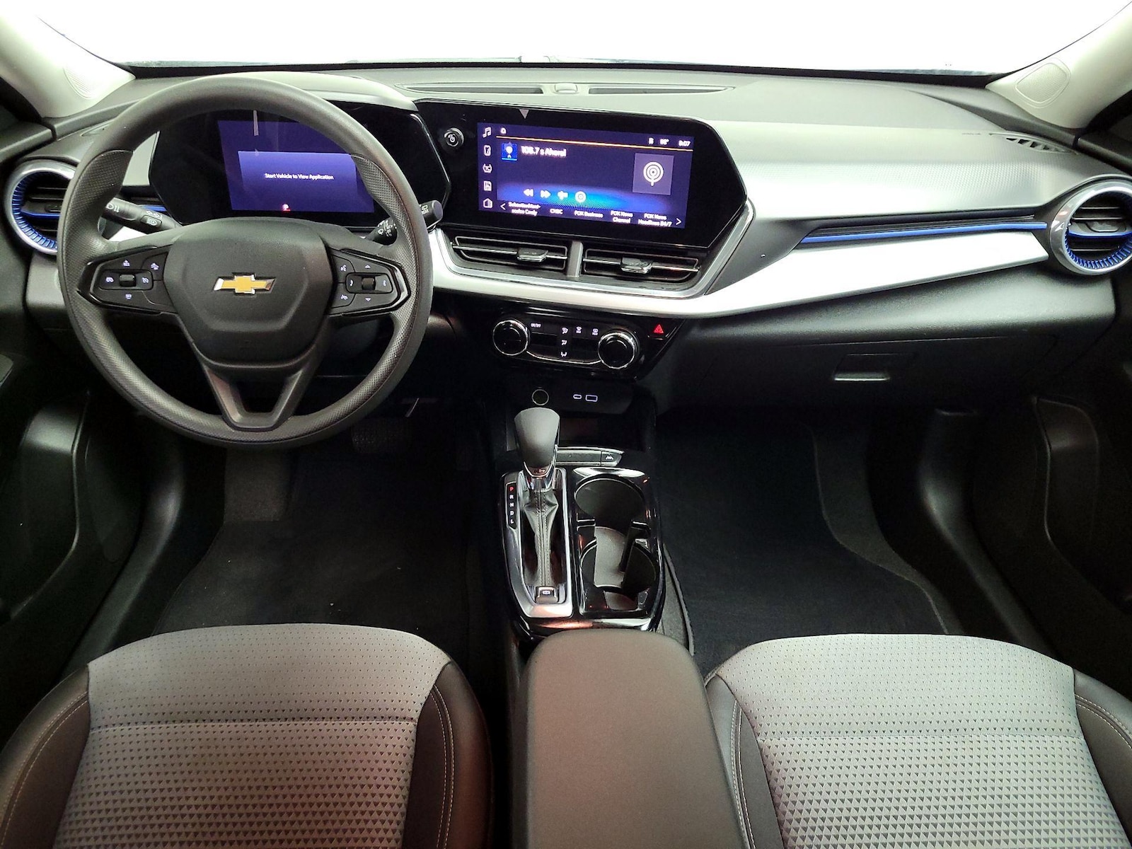 2025 Chevrolet Trax LT - Photo 10