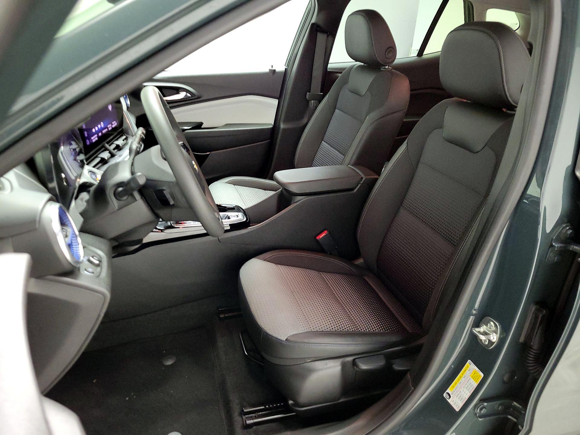 Thumbnail: 2025 Chevrolet Trax - 11