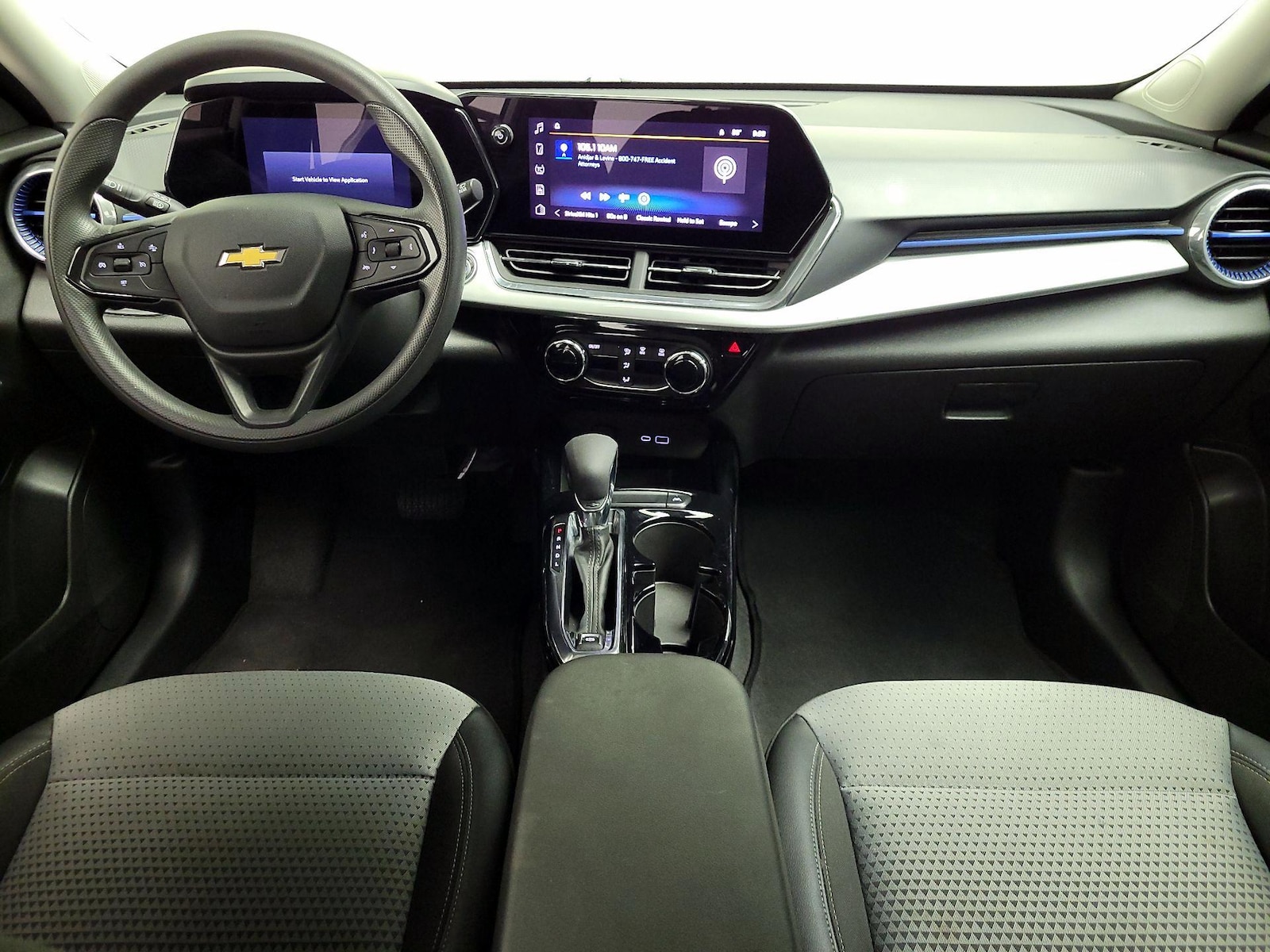 2025 Chevrolet Trax LT - Photo 10