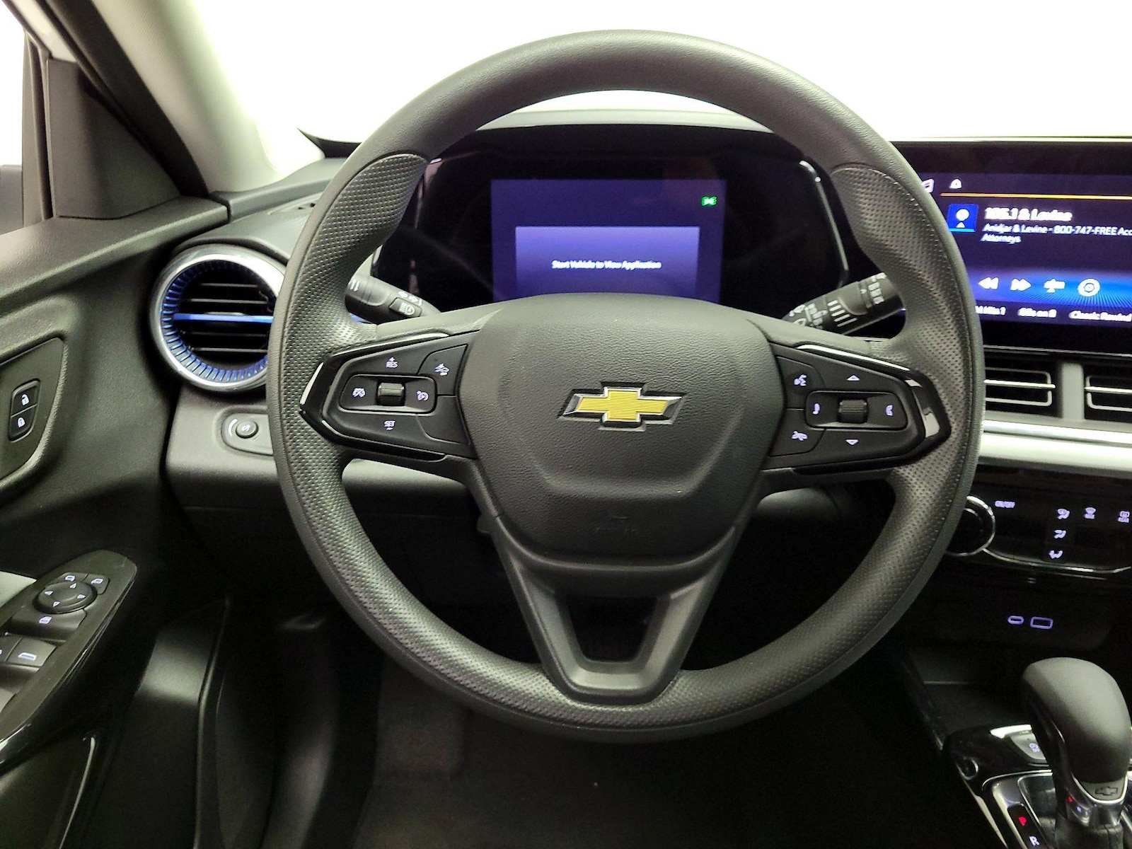 2025 Chevrolet Trax LT - Photo 11