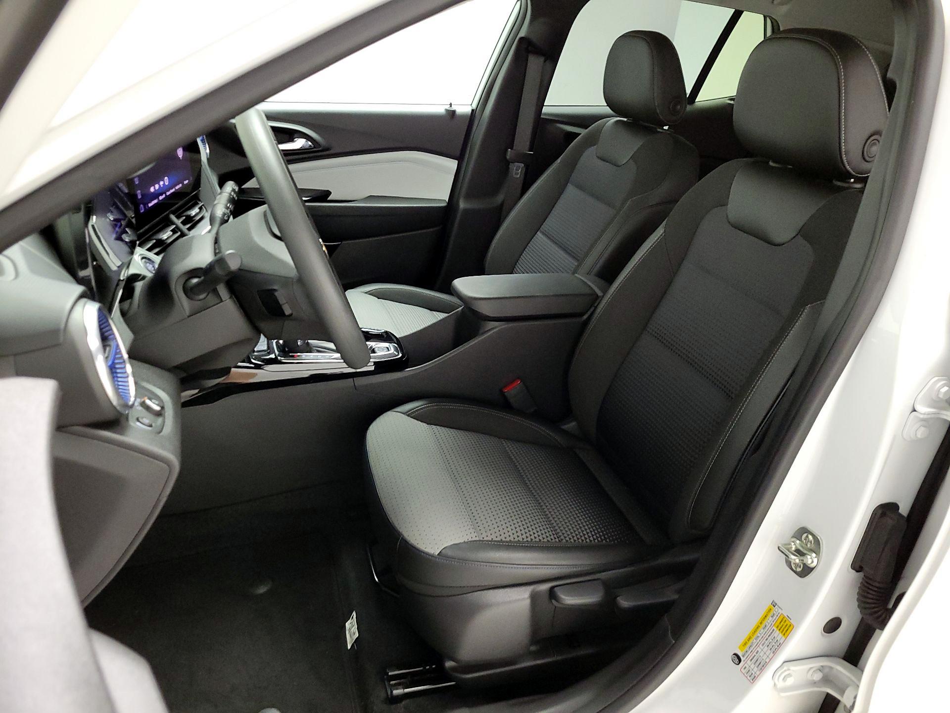 Thumbnail: 2025 Chevrolet Trax - 11