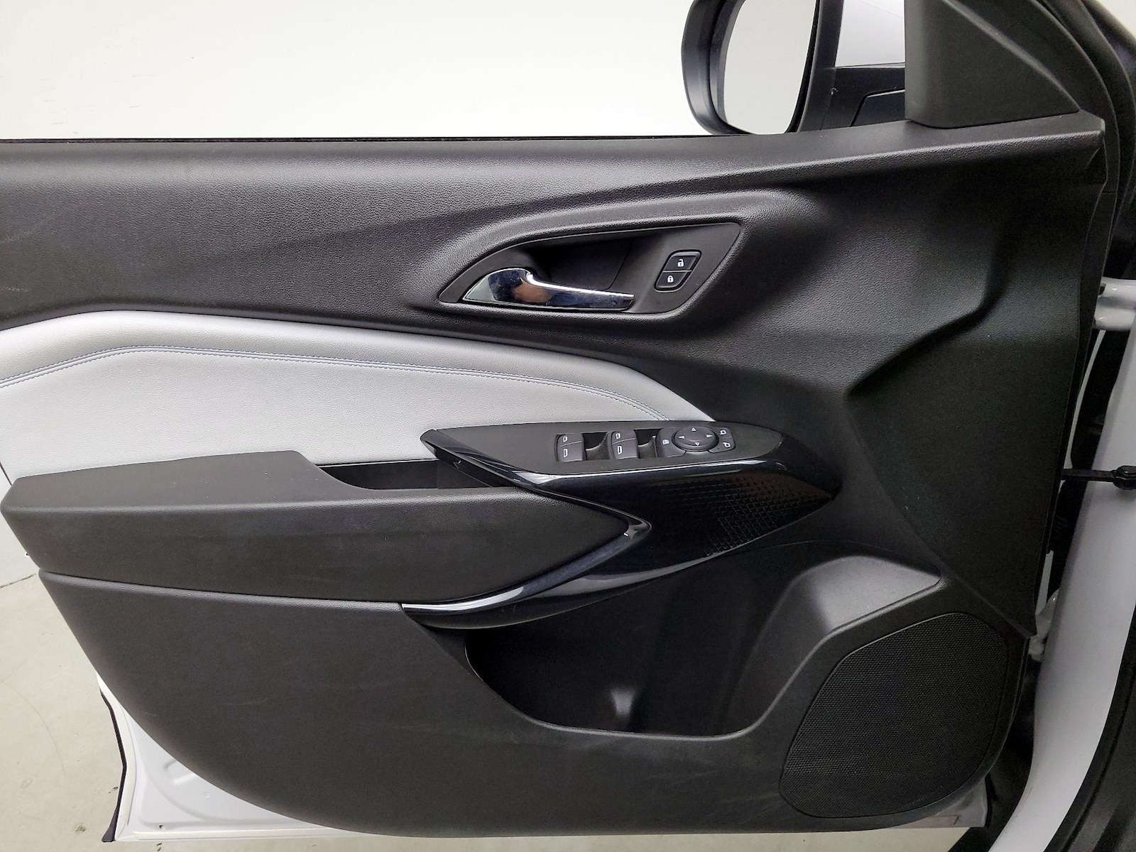 2025 Chevrolet Trax LT - Photo 13