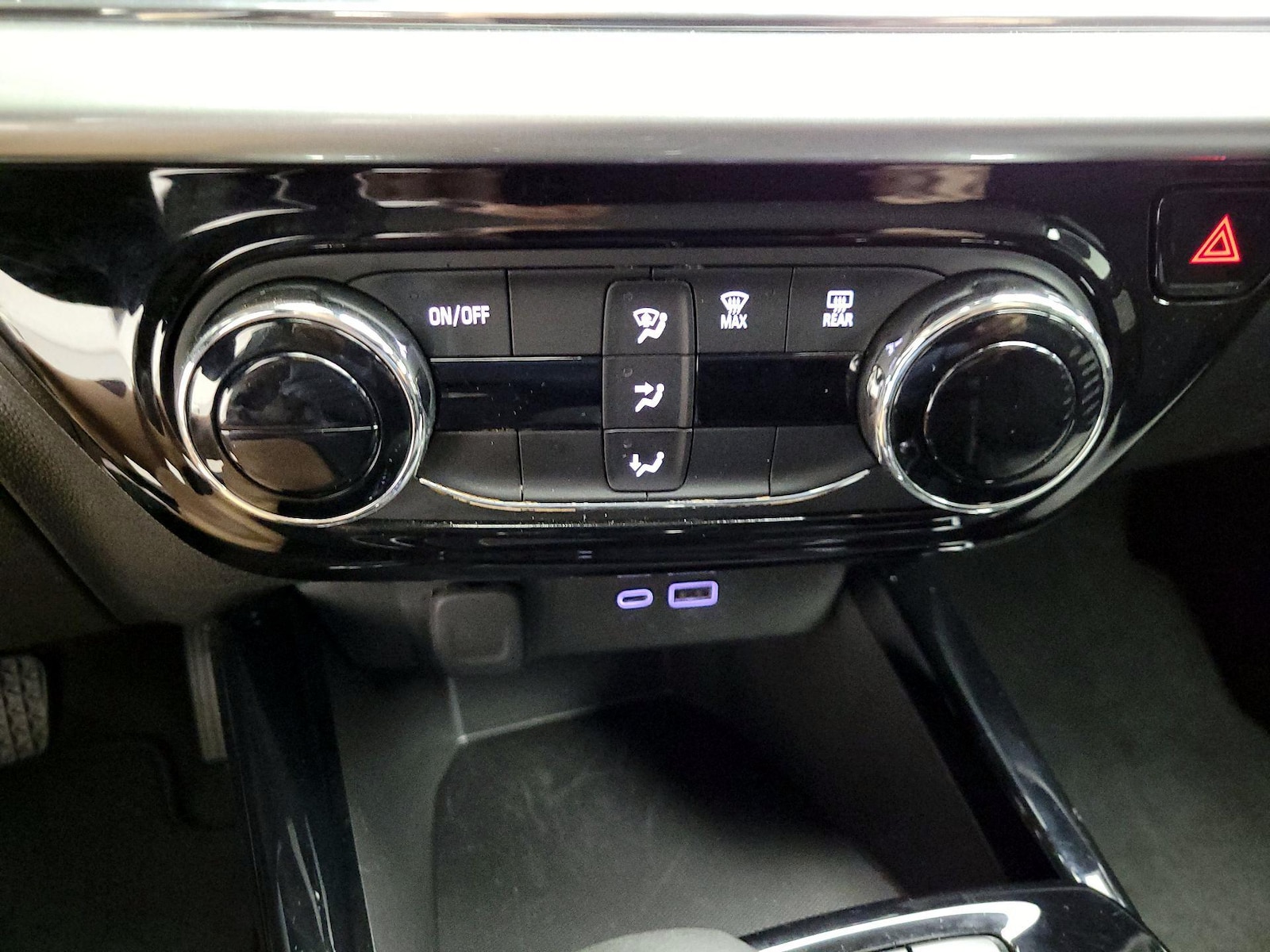 2025 Chevrolet Trax LT - Photo 18