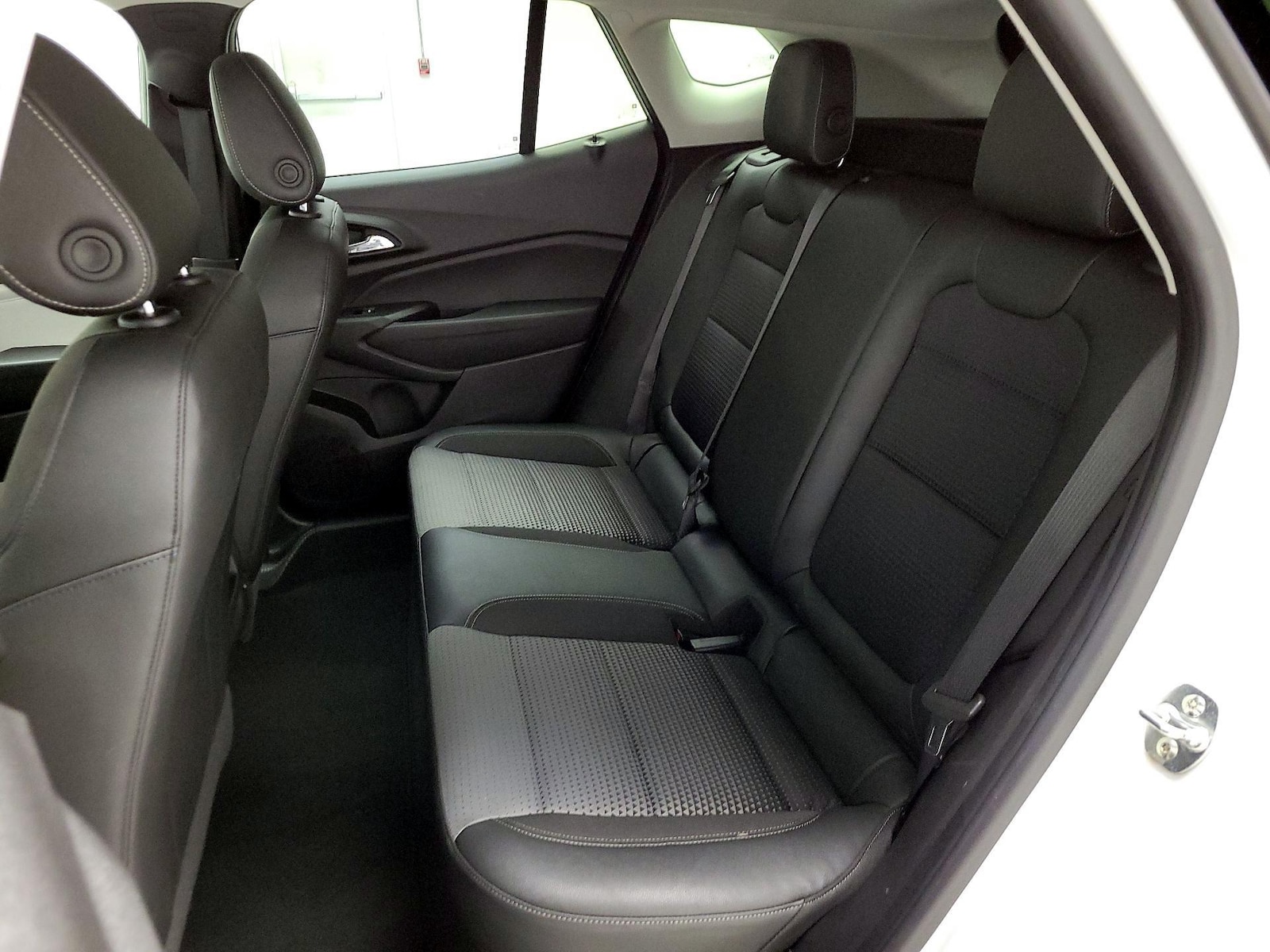 2025 Chevrolet Trax LT - Photo 21