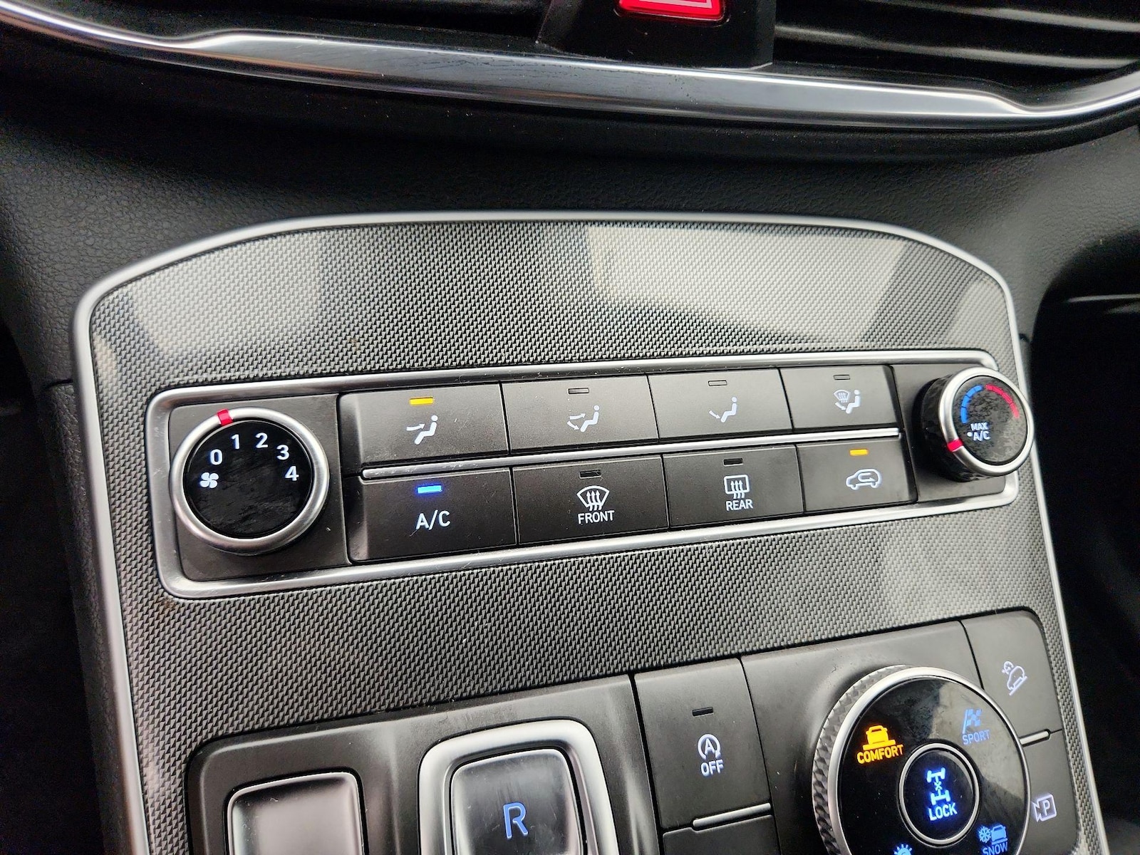 2023 Hyundai Santa Fe SE - Photo 17