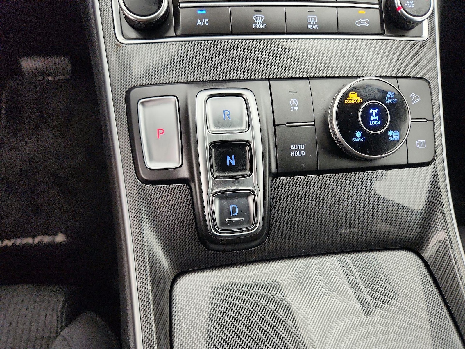2023 Hyundai Santa Fe SE - Photo 18