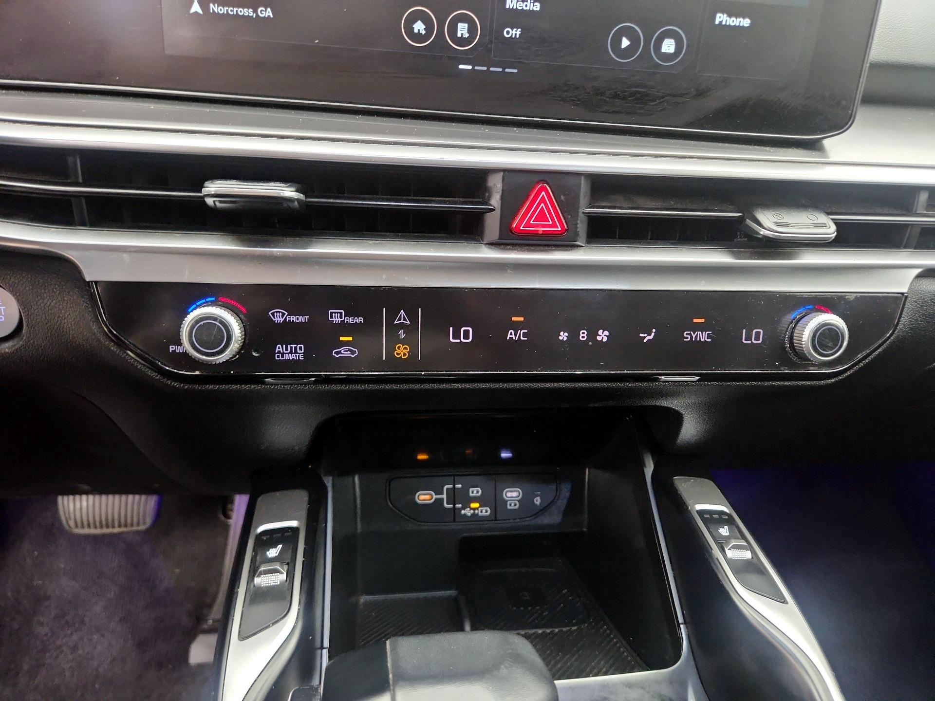 Thumbnail: 2024 Kia Sorento - 17