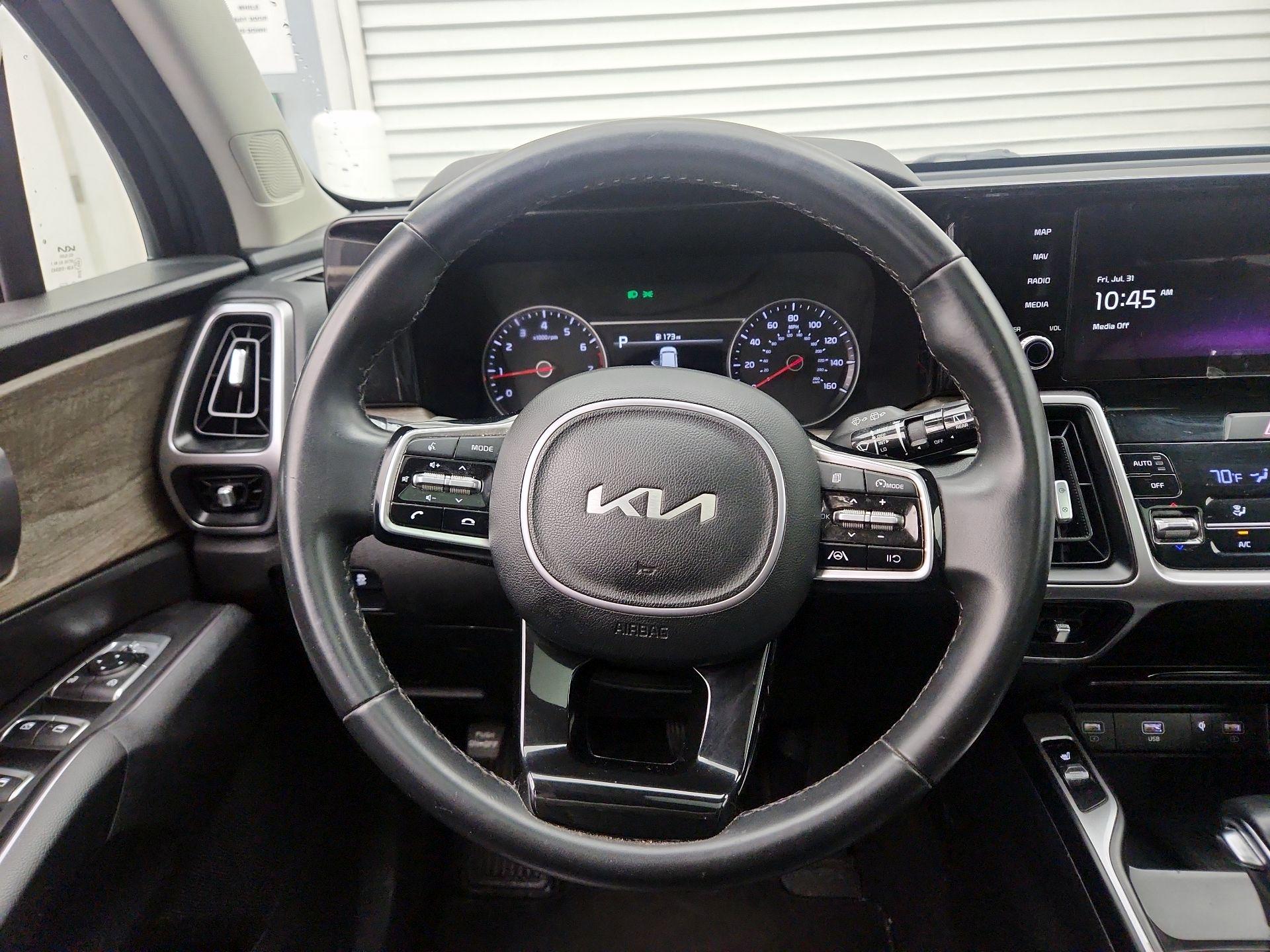 Thumbnail: 2023 Kia Sorento - 10