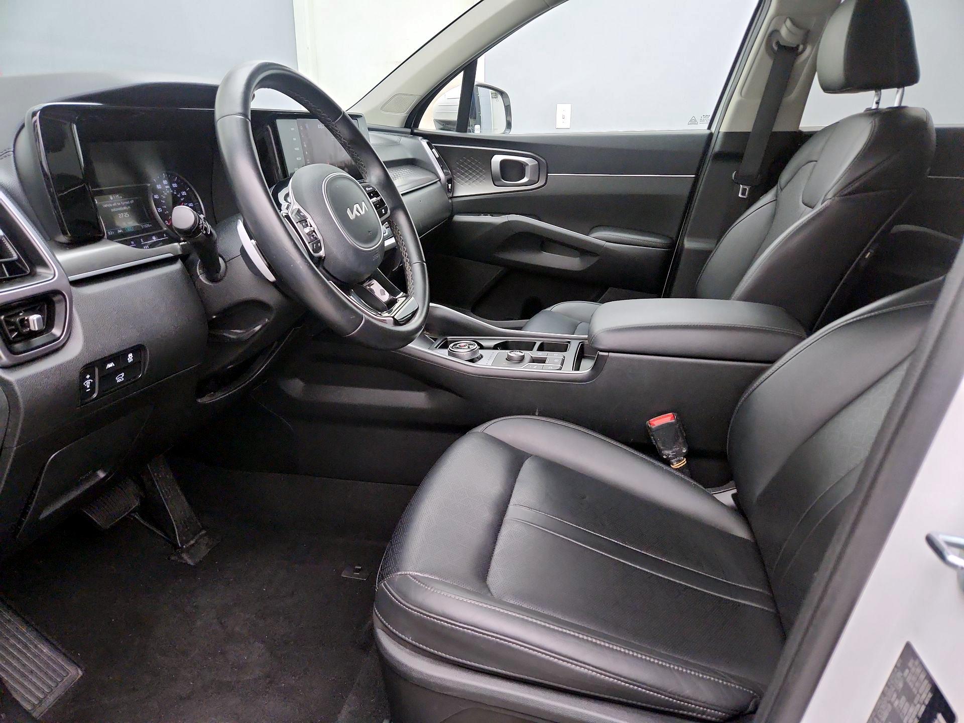 Thumbnail: 2023 Kia Sorento - 11