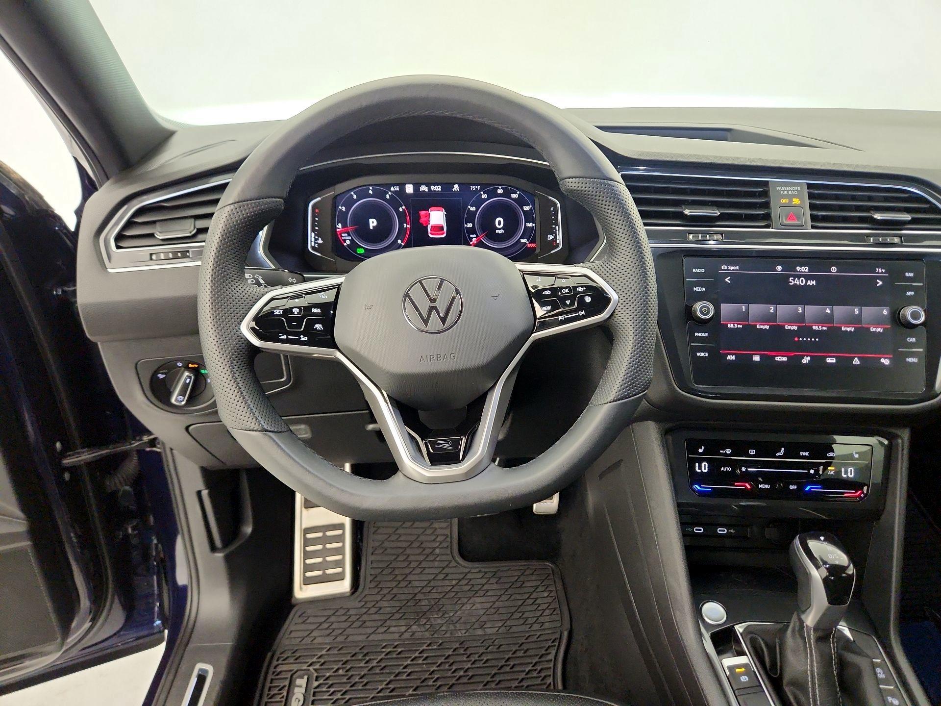 Thumbnail: 2022 Volkswagen Tiguan - 10