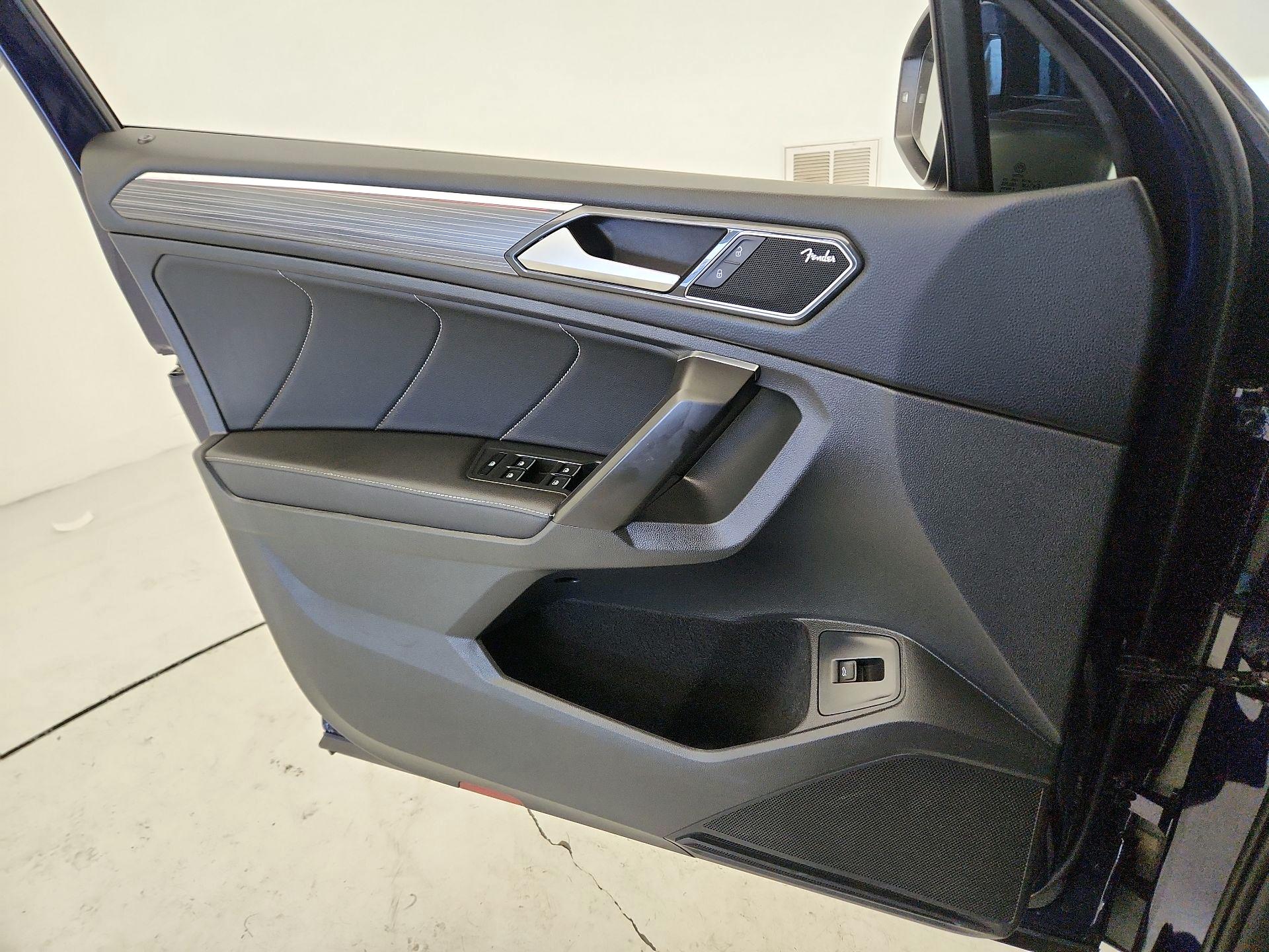 Thumbnail: 2022 Volkswagen Tiguan - 12